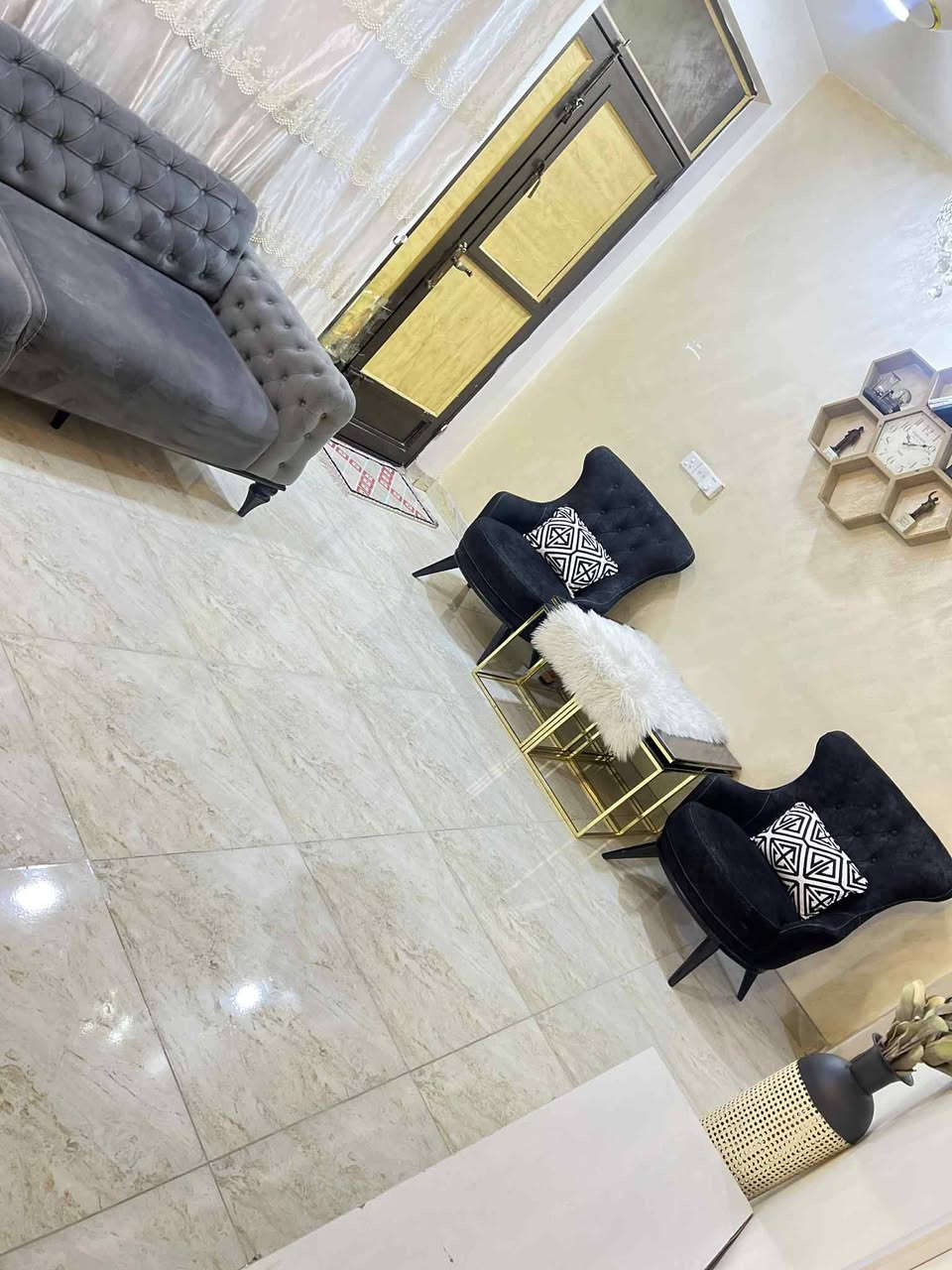 🏡 دار للبيع في الأعظمية – سبع أبكار 🏡

📍 الموقع: قرب منتزه الهبي دي – شارع قصابة الرحمن
📑 السند: زراعي / 25
📐 المساحة: 100 متر (الواجهة 5 × النزال 20)
🏗️ البناء: حديث

✨ المواصفات:

البيت مقسّم إلى 3 شقق منفصلة (بدرج خارجي)

كل شقة تحتوي على: هول، مطبخ، صحيات، غرفة كبيرة، غرفة صغيرة

بيتونة واسعة تصلح مخزن

سطح كبير

✅ مناسب لسكن عائلة كبيرة أو للاستثمار

📞 للاستفسار: *********** – ***********
