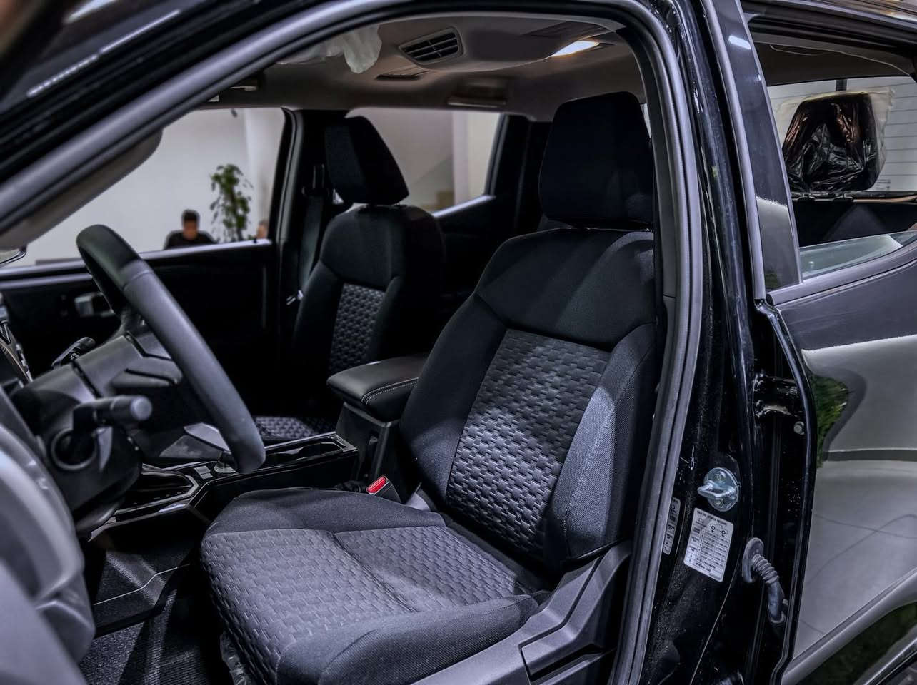 ⁨ ⁨ Mitsubishi-L200 2025 

- المحرك: 4 سلندر 
- سعة المحرك: 2.5Lلتر
‏4x4- 
- ناقل حركة اوتو 
- عجلات بحجم 18 بوصة
- تطعمات نيكل 
- شبكة أمامية اسود
- مقاعد قماش 
- كاميرة خلفية
- شاشة وسطية 
- تكييف مركزي
-مرايا شفت
- دبل اكسل

‎للاستفسار والتواصل مع قسم المبيعات 
‎ارجو الاتصال علي 
- Phone : *********** / WhatsApp 
- Phone : *********** / WhatsApp

‎بۆ پەیوەندی کردن بە بەشی فرۆشتن 
‎پەیوەندی به ژمارەی
- Phone : *********** / WhatsApp 
- Phone : *********** / WhatsApp⁩⁩⁩
