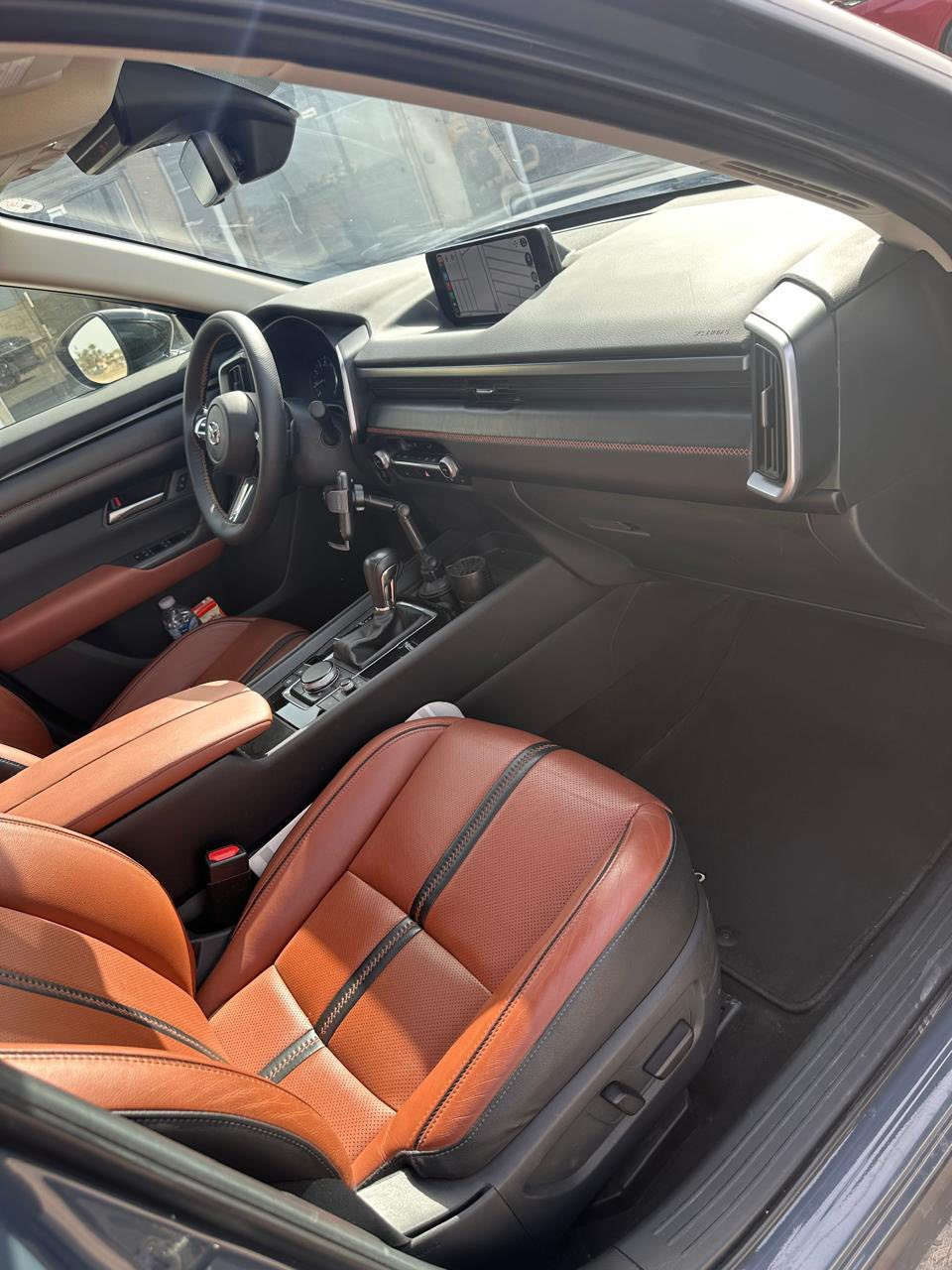 سلام عليكم مازدا cx50  فول مواصفات حادثها جاملغ وبنيد  نفس القطع   سعرها 205ورقات وبيها مجال مكان بغداد اليرموك ***********
