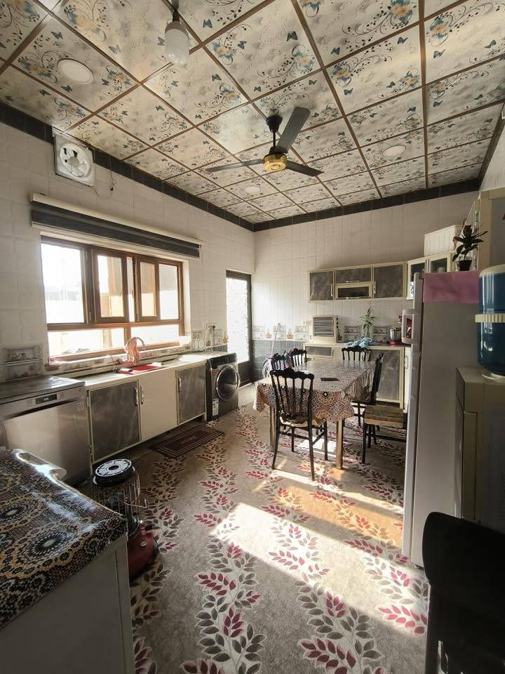 بيت للبيع حي واسطي قرب حسينية ام البنين
مساحة200 متر مربع زراعي 25 طابق واحد خريطة فول
 ثلاث غرف نوم احدها تحوي حماما ،هول وصالون ومطبخ وحوش وصحيات داخليه وخارجية  بسعر مناسب 
للاستفسار اكثر ***********
