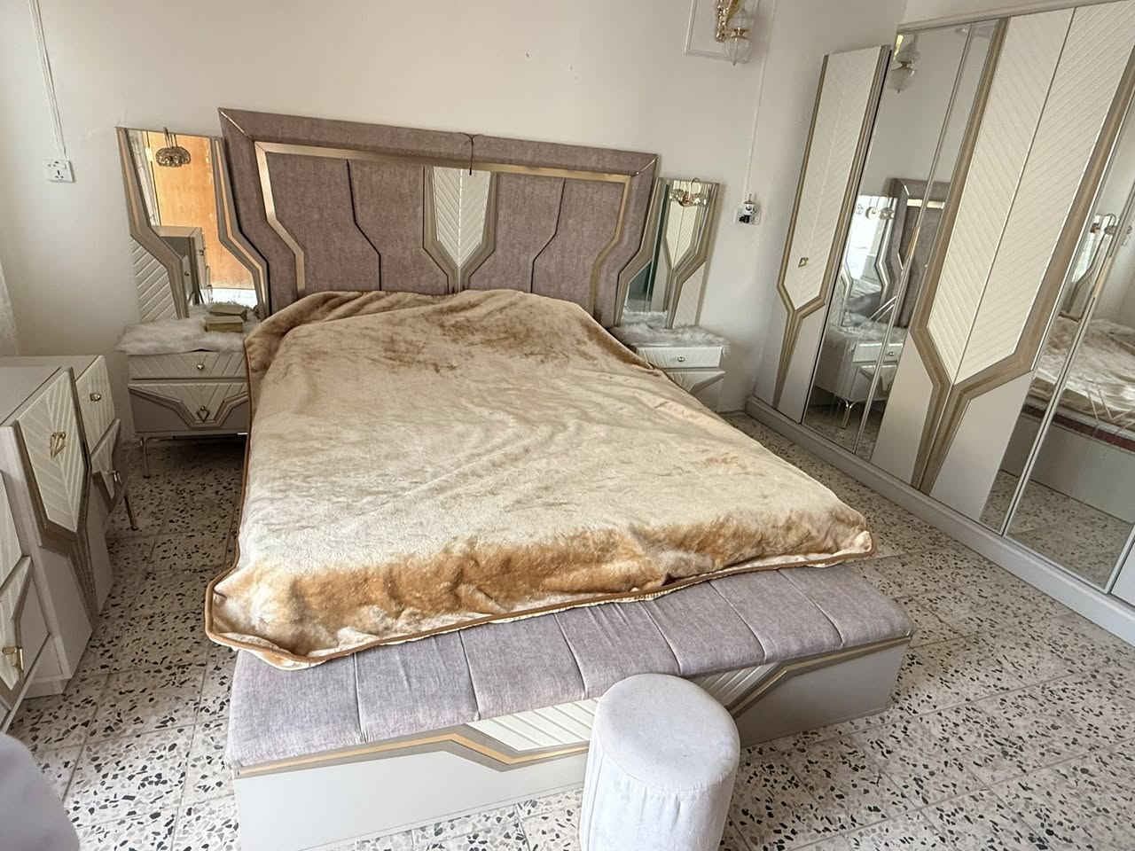 غرفة نوم مستعملة للبيع
تتكوّن من 9 قطع
� الحالة: 100‎%
💰 السعر: مليونين دينار
🚚 النقل والفتح والشد على المشتري

للاستفسار والمزيد من التفاصيل، يرجى المراسلة على الخاص او الاتصال على الرقم الاتي ***********
