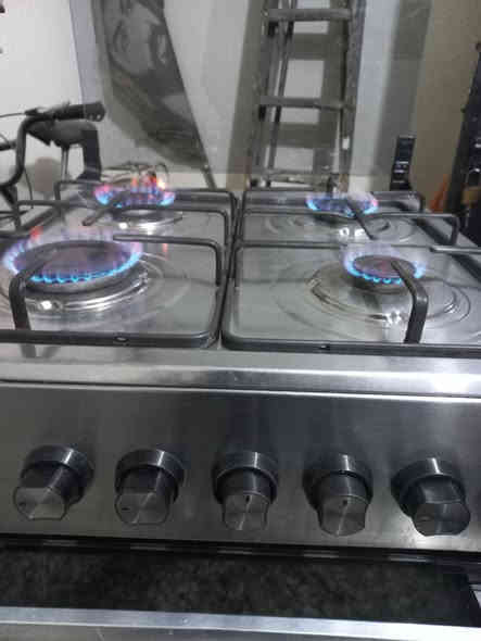 طباخ للبيع نضيف جدا كله شغال السعر ٨٥ وبي مجال بسيط المكان نهايه الشعله قرب العلوه منطقه الدهله الاتصال ***********
