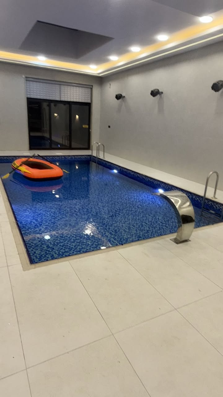 🌟 مـزرعة VIP 🌟
الرفاهية والخصوصية التامة في قلب "البعيثة"
استمتع بأجواء استثنائية تجمع بين حداثة التصميم وهدوء الريف:
• 🏊‍♂️ مسبح داخلي VIP: مغلق بالكامل، بنظام إضاءة ليلي وشلال جداري (صيفاً وشتاءً).
• 🎮 ترفيه متكامل: صالة واسعة، PlayStation، وطاولة تنس لمنافسات لا تُنسى.
• 🛌 غرف نوم بانورامية: إطلالات زجاجية مباشرة على الحديقة بتصميم مودرن فاخر.
• 🌳 حدائق ملكية: مساحات خضراء واسعة، جلسات خارجية (آلاچيق)، ومنطقة شواء احترافية.
علماً :- المزرعة موثقة في تطبيق اجرلي

📍 الموقع: بغداد - البعيثة.
📞 للحجز والاستفسار: [***********]

او مراسلتنا على الواتساب من خلال الرابط:- 

https://api.whatsapp.com/send/?phone=9647771588622&text&type=phone_number&app_absent=0&wame_ctl=1
