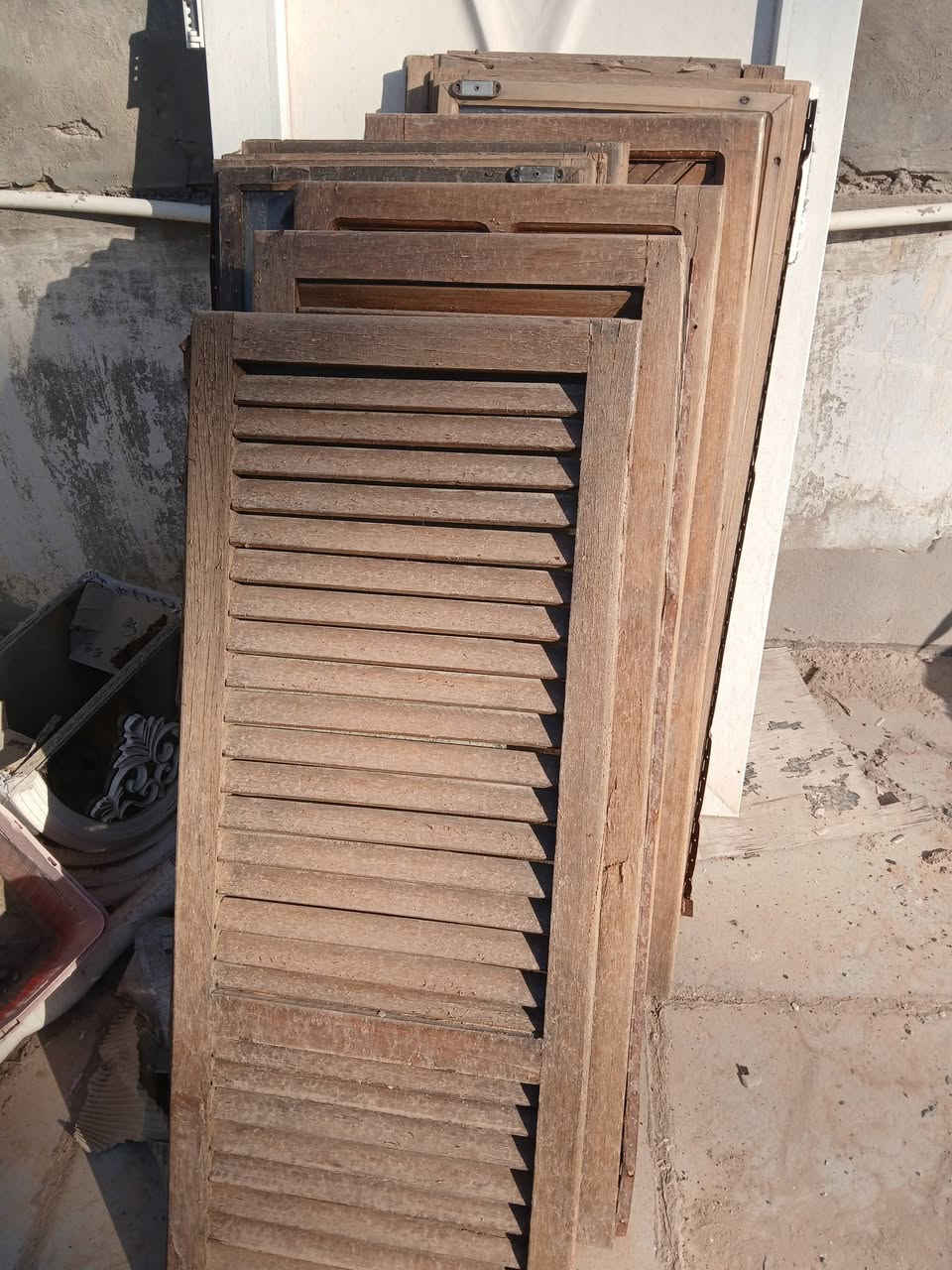 سلام عليكم شبابيك قديمه للبيع بغداد لأمين ثانيه ***********

