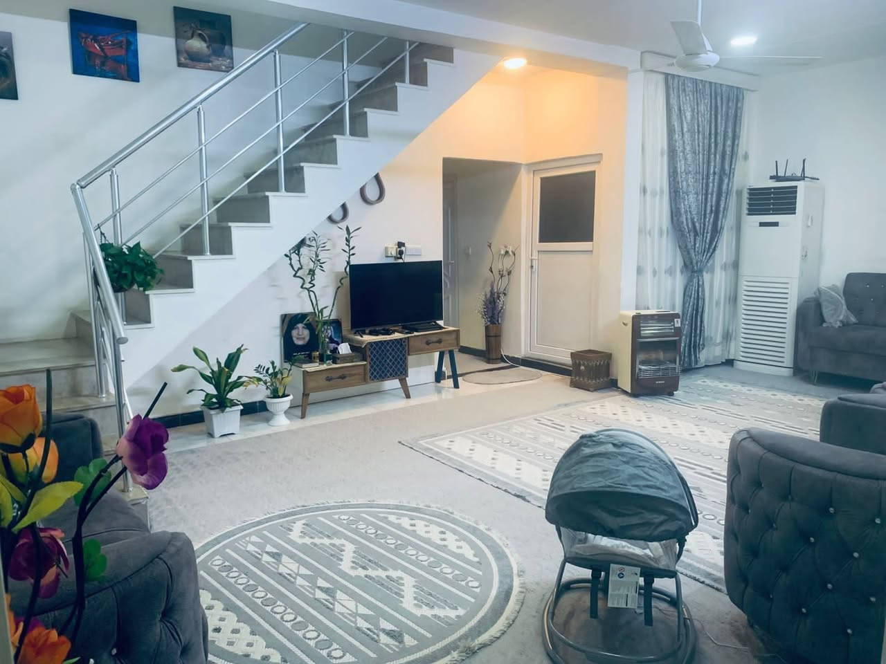 🏡 دار للبيع – موقع مميز
📍 قرية الغدير الثانية
📐 المساحة: 150 متر
مدخل المجمع – بلوك 14
🏠 المواصفات:
• واجهة كوفة
• طابق ونص
• دار نظيف جدًا
• سند حر
💰 طريقة البيع:
• نقدًا
• أو مراوس بدار مساحة 250م
في مجمع الأميرات الثانية مع الفرق
✍️ اكتب (تم) توصلك التفاصيل على الخاص
📞 للاستفسار والاتصال:
***********
***********
🏢 مكتب حسن دوش للوساطة العقارية
📍 الكائن في مجمع بيتي الأول
مقابل الأميرات الثانية
