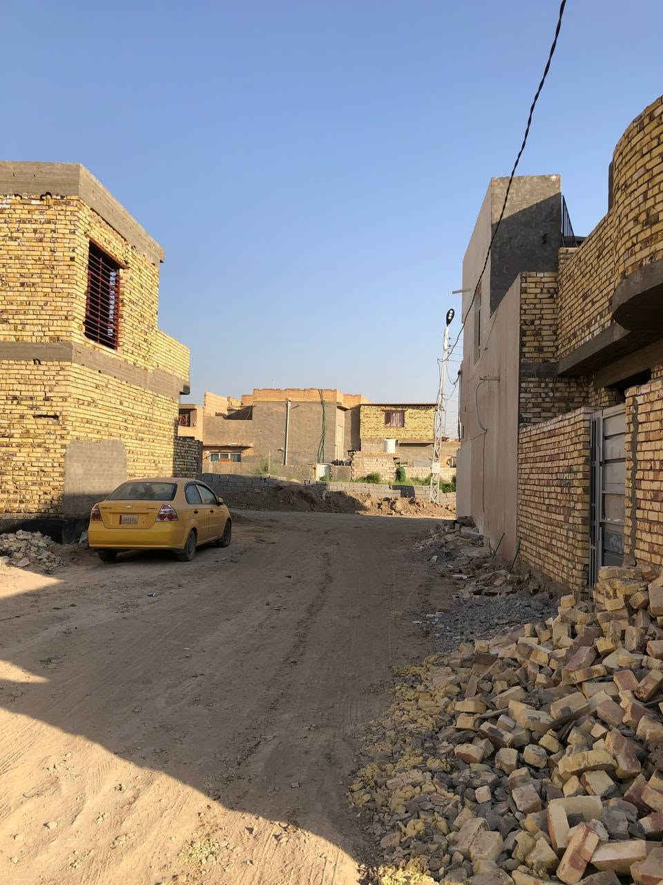 قطعتين للبيع 
الموقع محيزم السابعه 
شارع حسينيه ام البنين 
يبعدن عن الشارع200 متر. 
المساحه وحده مساحتها 180 
والثانيه مساحتها 170 
يرهمن بيع أو مراوس بسيارات أو فرق فلوس جنس العقار طابو زراعي سند 25 
البيع مستعجل بسبب اكمال بناء 
للاستفسار اكثر اتصل على الرقم ***********
