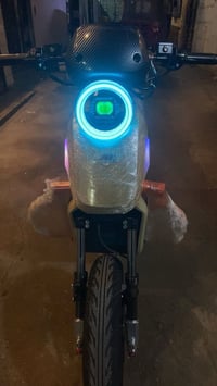 دراجه شحن F1 2025 5 باتري محوره الى 6 باتري  بطاريات بلاد نضام رجوع ال...