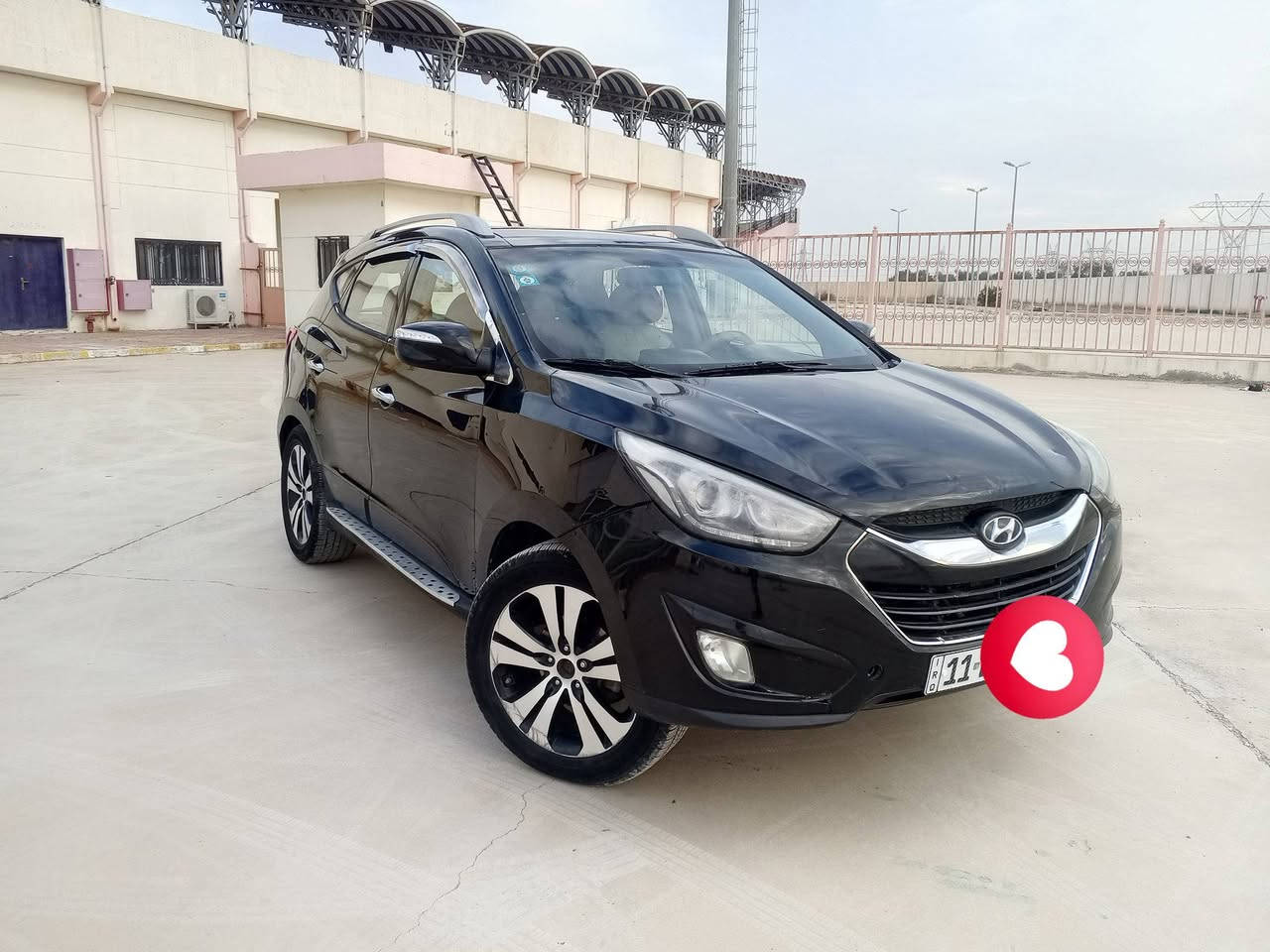 السلام عليكم سعر ١٢٠ أو بيها مجال
توسان موديل ٢٠١٠ لمتدد للبيع فقط وارد امريكا حادثة جاملغ وبنيد  جهة السائق السياره كلش حلوه أو نضيفه كهربائيات كله شغاله مكينه ٢٠٠٠ دوش  تبريد كلشي بيها شغاله كشن كهربائي  تدفئة كشنات  بنرامه فتحه كير اتو أو عادي كله فول مانع انزلاق سايد بريك بالرجل  ماشيه ٢٣٥الف ميل تايرات خمسه ويل كب رقم بغداد باسمي 
عنوان واسط العزيزيه ***********
