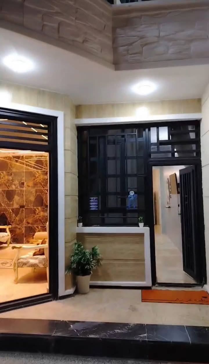 السلام عليكم
بيت للبيع في منطقة العبيدي الرئاسه طابو صرف

مساحه في السند ٧٥ واقع حال ٩٣ متر

يتكون من طابقين ونص ٣ غرف 

قرب الشارع العام مقابل التربيه القديمه

يقع في المربع الي بين شارع 20 وشارع 15

البيت امامه تشجير مسيج كامل 

بناء حديث جدا... درجة أولى 

رقم الهاتف ***********
