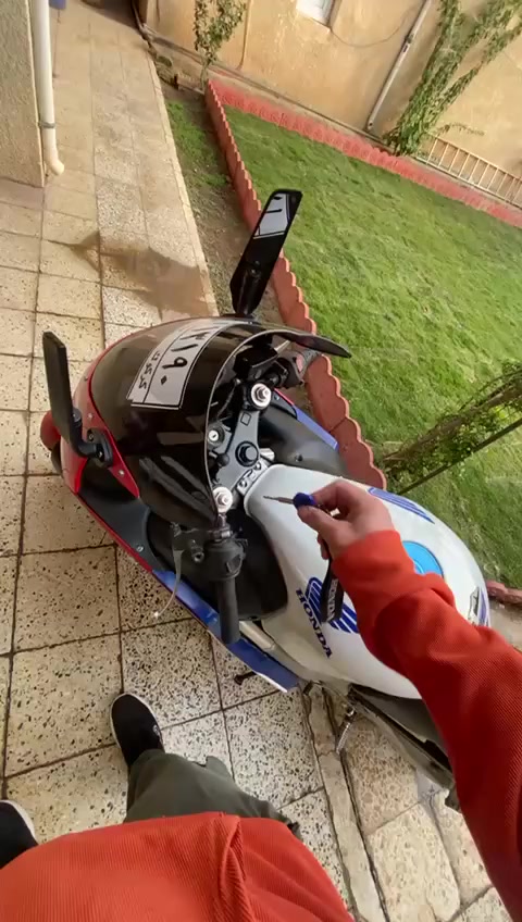 السلام عليكم للبيع دراجة هوندا افوراي ٦٠٠cc محرك شرط ما ملعوب بي أي شي عل بلاد مبرمجة وكاملة دراجة جاهزة من كلشي ونشاط خير من الله مرقم كامل رقم كركوك لوحات دولي جديدة الدراجة ميحتاج اسولف عنها لان دراجة حلوة من كلشي السعر ٣٨ ورقة وبيها مجال مكان صلاح الدين تكريت


**إذا كنت صاحب هذا الإعلان وتريد حذفه لأي سبب، رجاءا أرسل رسالة إلى الدعم الفني**