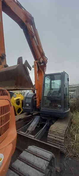 بغداد معارض النهضه شركت الخير لمعدات الثقيله حفره 2010 موديل ***********
