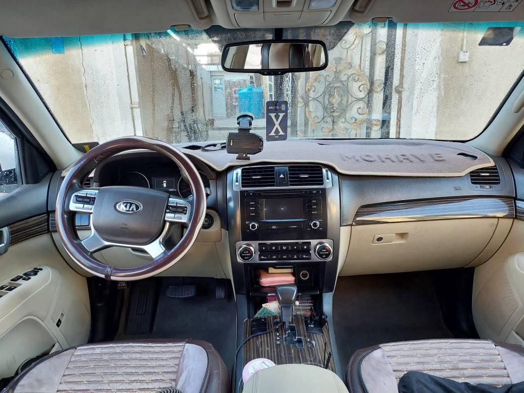 كيا موهافي 2019.. SUV سبعة راكب... استيراد الشركة العامة لتجارة السيارات .. ((المواصفات)) محرك ستة سلندر  3800cc (3.8 لتر) مكفول بقوة 275 حصان بعزم 362 نيوتن متر.. مع كير بوكس خمس سرعات اوتوماتيك ..  فورويل ... ويل 18 .. تخم تاير تايلندي Otani جديد .. ثلاث قطع تبريد مع ثلاجة بالتكية .. تحكم ستيرن جهتين، مثبت سرعة .. شاشة لمس وكاميرا مع حساسات امامية وخلفية ... فتحة سقف.. داخل السيارة لون بيج مخمل.. الاضاءة الامامية لد نهاري دائمي مع اضاءة زنون والخلفية لد ايضا.
((حالة السيارة)) عداد السيارة 129 الف كم حقيقي... المدكر الامامي الايمن مبدل ومصبوغ اثر طخة ستوتة بدون اي دواخل وحسب الفحص والسونار .... مع طعجة خفيفة اسفل الزجاج الخلفي في باب الصندوق على وضعها بدون تصليح بحدود 5سم مع بارد بشكل شريط 10سم في الباب خلف السائق غير واضح.... الباقي بحالة جيدة .. رقم السيارة بغداد بأسمي. موقع السيارة البصرة القبلة حي الجامعة... للاستفسار الاتصال على الرقم *********** البصرة, العراق

