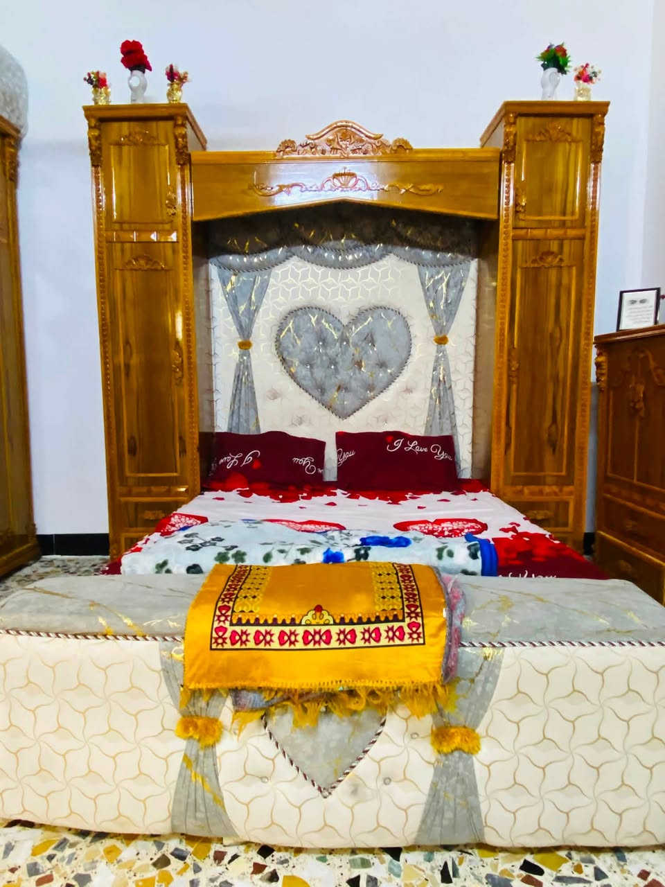 سلام عليكم غرفت خشاب جديده خشب من هاذه الثغيل الصلي السعر والاستفسار على  هاذه الرقم ***********بي واتساب
