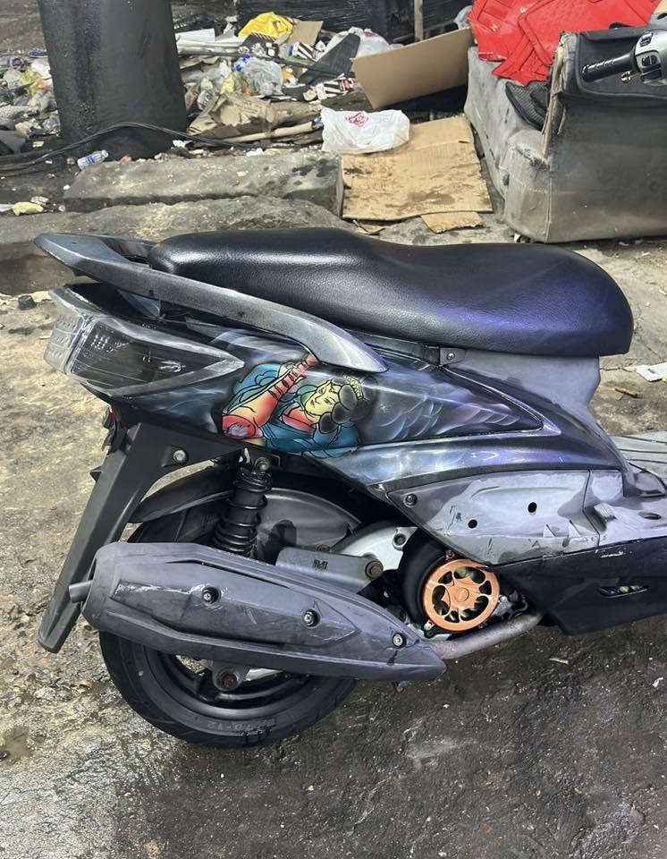 🈯️🈹السلام عليكم دراجه سكنس فحل مزوده رمبه رمبه رمبه ‼️‼️‼️الدراجه صارلها شهر من نازله رمبه الدراجه مابيها اي نقص بوشه ٦٦ وكور رياضي مشيف مكينه تشك الكاع وكابريتر رياضي وجوين عريض وبيها كفرات موشمه  بلاديه 7 الوان وقبق كلجات رياضي وكلجات امامي خلفي  سمارت مطابق وبيها سلف كوسو رياضي وبيها صالنصه رياضيه مفوله ويدات بريك مزود وتعلاكه مزوده وملقط واير بريك خلفي مزود وبيها واقيه  طين كصه بلاديه وبكلايت كرستال داخل نفطي والمازده الاماميه داخل اسود طافي الدراجه من الخارج هيج مامفتوح برغي بيها الدراجه اوراقها كامله مزوده خارج العراق من تايوان 🇹🇼 الموقع الطالبيه قرب مسبح الصفا رقم الهاتف *********** ويوجد واتساب السعر خاص
