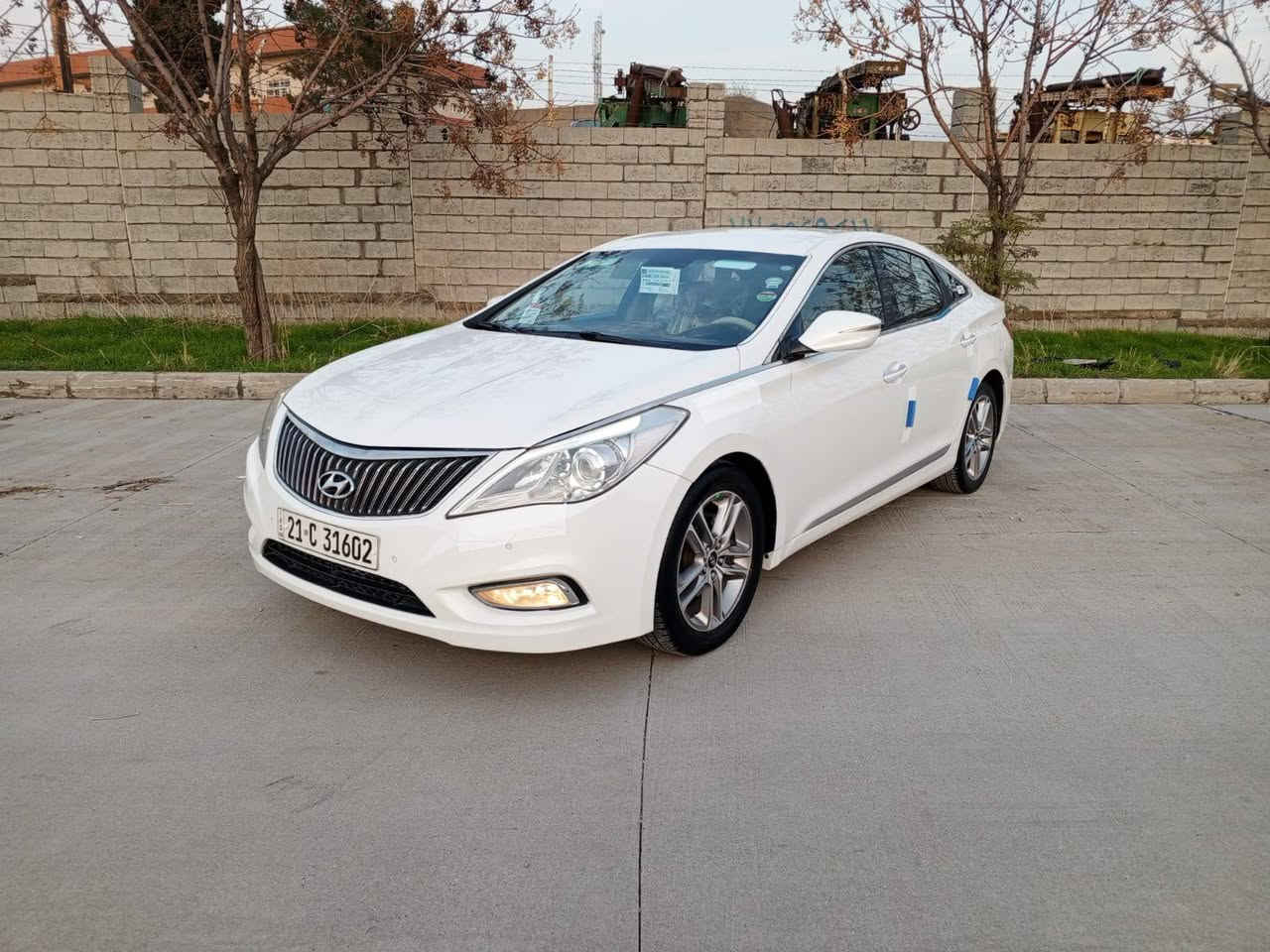 السلام عليكم للبيع هونداي ازيرا 2013 لون ابيض كفاله بدون صبغ بيه مكانين تعديل فقط فول مواصفات عدا لبانوراما ولبصمه كشنات جلد كشنات لامامي كهربائي كشنات تدفيه  بردات بالابواب برده خلفيه ويه لبك تنزل مرايات شفط  حساس امامي وخلفي ليد امامي ويل كروم يدات نيكل داخل بيجي تحكمات ستيرن بلوتوث تحكم لايت  مواصفات حلوه سياره كلش جديده وجاهزه من كلشي محرك 6سلندر حجم 3000مفتوح بشرط صوت وبخار كفاله كير ومحرك تبريد كله بشرط صدر تايرات كله جديد سيرفس كامل مسويله  سنويه ارقام كله جديد وبسمي تحويل بنفس ليوم مكان السياره #السليمانيه السعر ب127ومجاله كلش بسيط الشراي يخابر ***********
