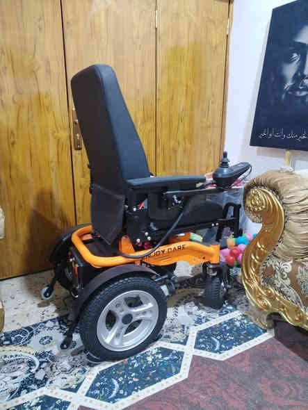 السلام عليكم عندي هذا الكرسي معوقين للبيع جديد مامستخدم حجم جبير بس يرايدلة بطارية أتصال على هذا *********** عنوان بصرة
