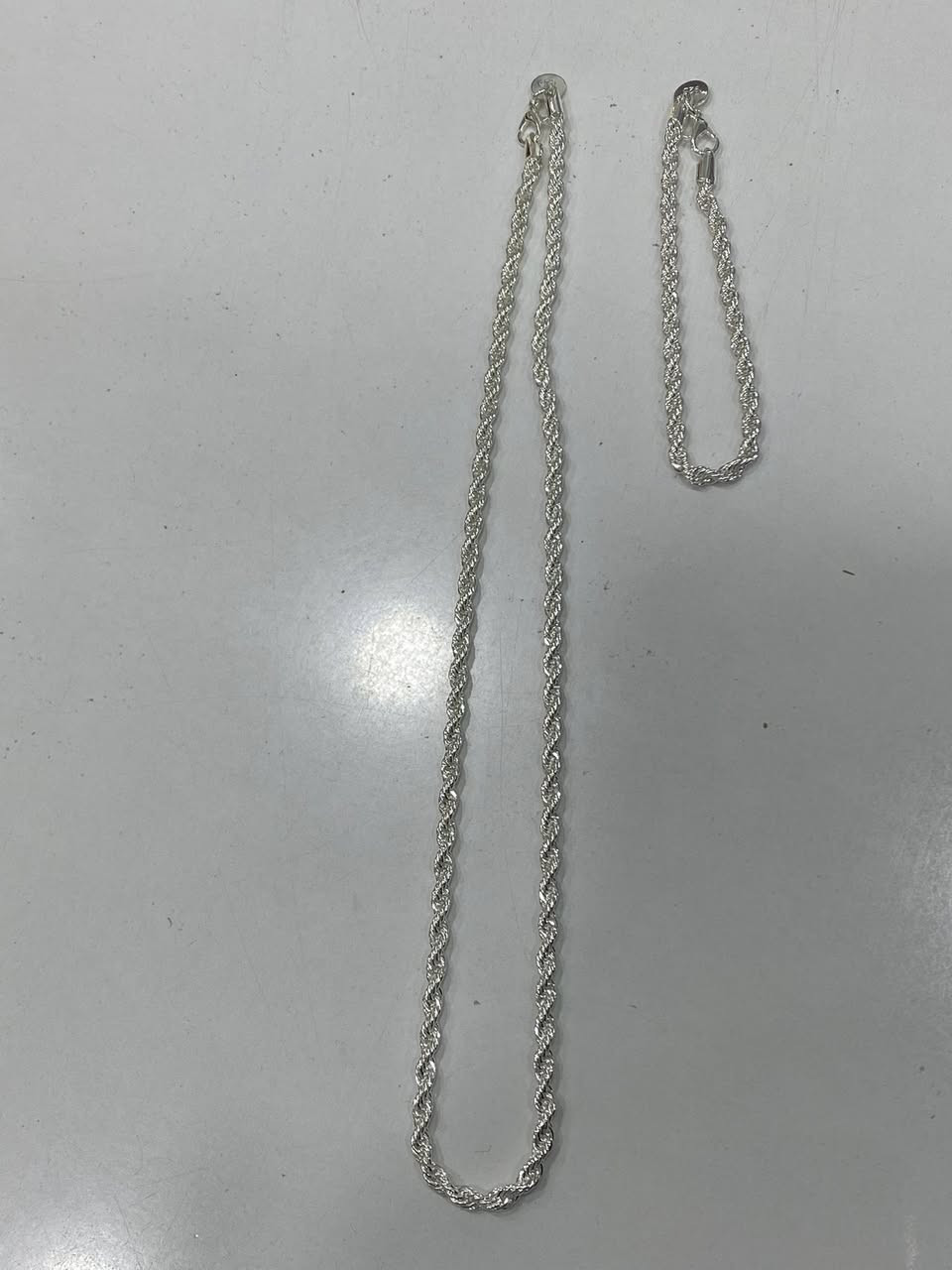 زنجيل وسوار مختوم 925 ثقيل  
الي يفيدة يكتبلي سعر مناسب وبالعافية 🤍


**إذا كنت صاحب هذا الإعلان وتريد حذفه لأي سبب، رجاءا أرسل رسالة إلى الدعم الفني**