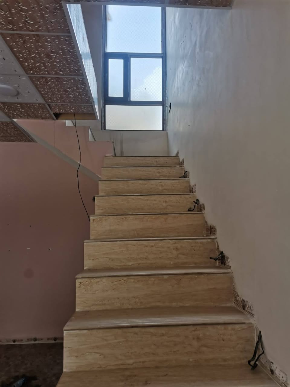 دار للأيجار
 مساحة 100م ارضي 225 الف ايجارة 
قرب مسجد لؤي العزي منطقة 55
للأستفسار الإتصال ***********
