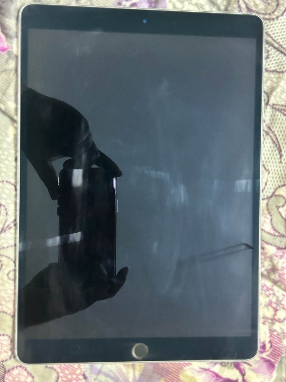 ايباد 10.5  ذاكره 64 جهاز مكفول وكلش نضيف سعره ب210 وبي مجال مكاني بغداد ام الكبر رقمي *********** بغداد, العراق
