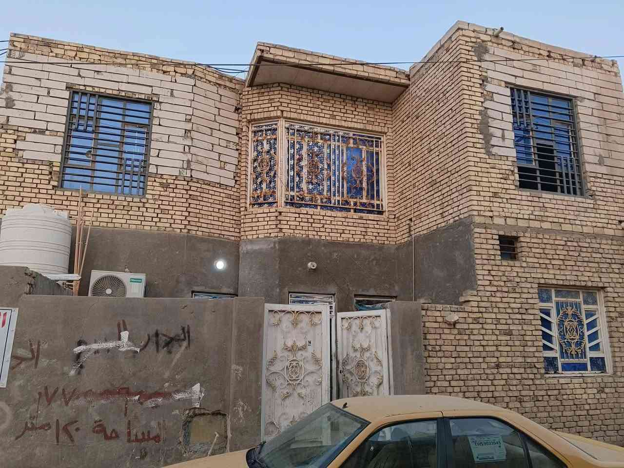 بيت زراعي مساحة 120م
طابقين
يتكون من طابق الفوك 3 غرف
جوه غرفه صاله ستقبال مطبخ
العنوان حي الحسين جديد ابو حوراء بدايه زراعي ثاني بيت قريب ع البيوت طابو 
زراعي سند 117
سعر 70 قفل
