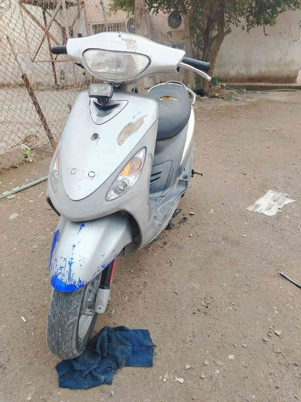 دراجه ماكس للبيع بلاديه 49 كلشي شغال بيهه سلف هندر كهربائية شغلات اشاير شغاله كفرات بلاديه سعره 600 وبيه مجال قليل  للتفاصيل اكثر رقم واتساب ***********
