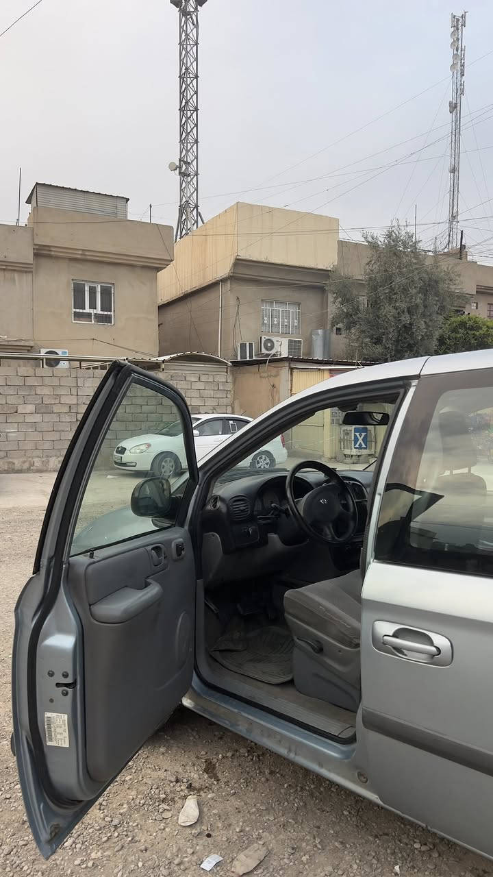 دوج كرفان 2006 لون ازرق شذري
السيارة بأسمي 
تبريد شغال شرط ثلج تخم تايرات جديد باتري جديد محرك وكير مال كصة موديل 2010 
رقمها نينوى بيها كوبون بانزين 
 مكاني حي المنصور
 السعر 84 وبيه مجال للشراي 

0773 963 3792
