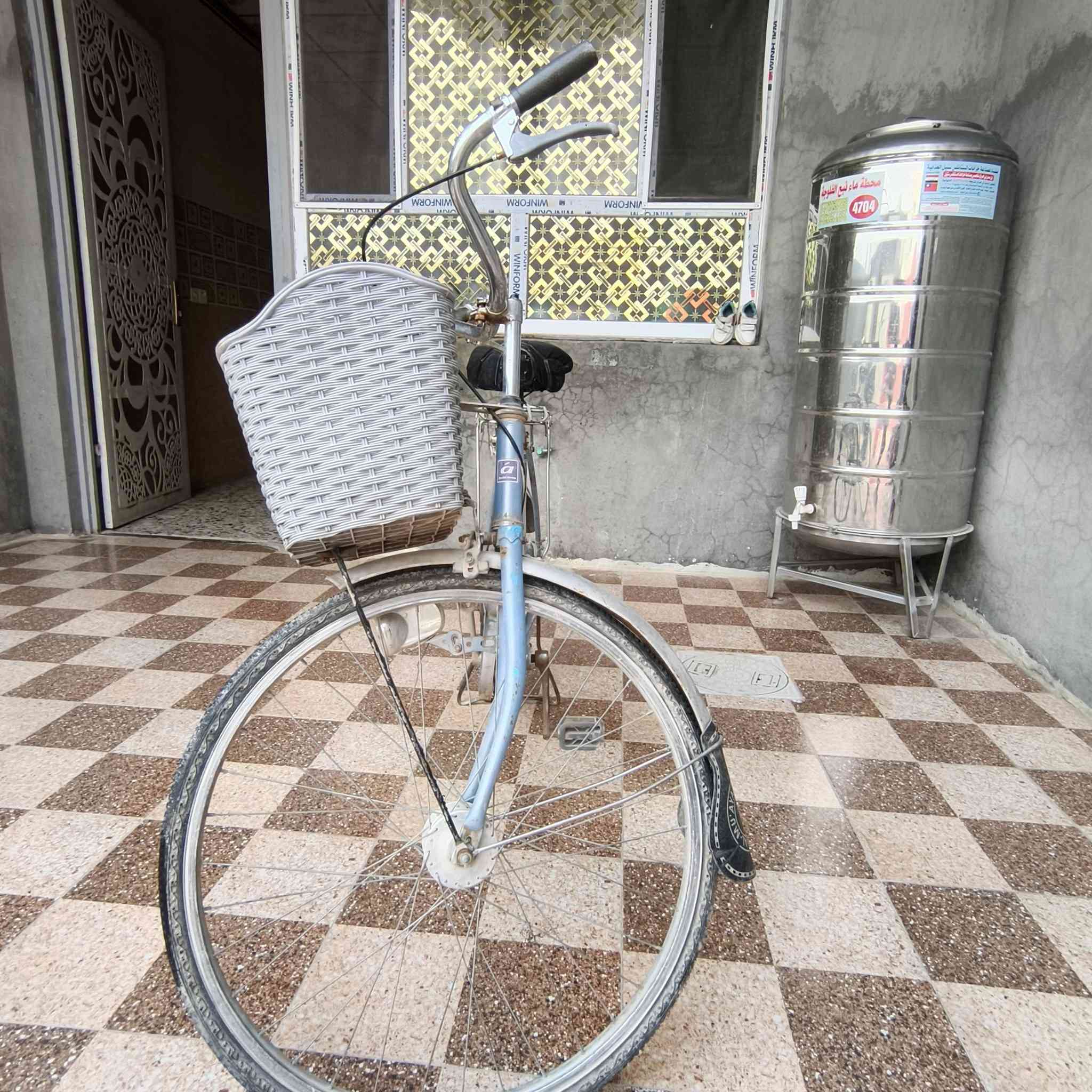 سلام عليكم بايسكل للبيع
كما موضح بلفيديو 
متروك وبي بنجر بتاير الوره 

بايسكل نضيف 

سعر 75 الف وبي مجال بسيط للشراي 
مكاني فلوجه / اجبيل 
***********
***********
