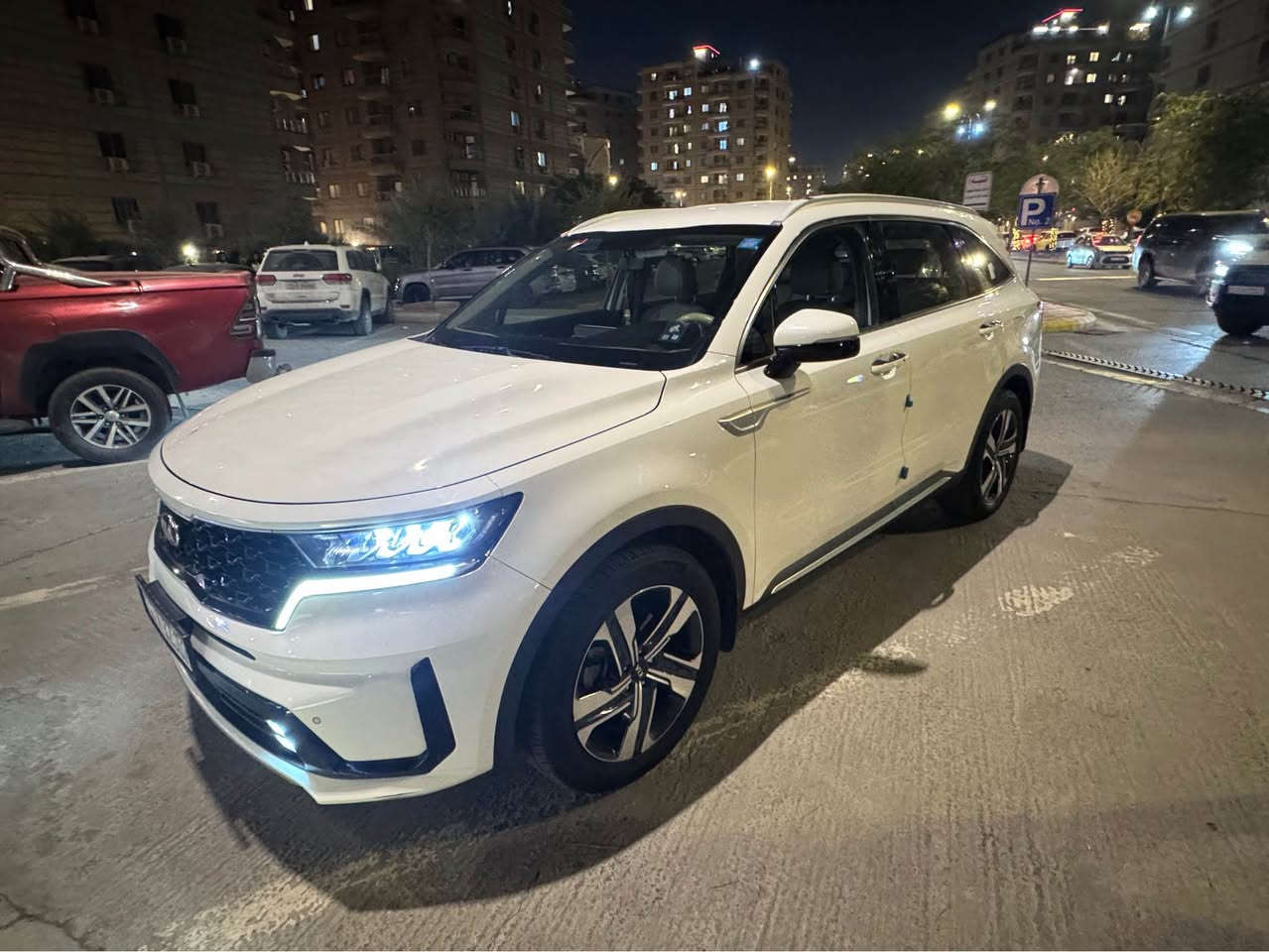 السلام عليكم
سورنتو موديل 2021 خليجي رقم بغداد مكفولة كفاله عامه

عدا شخط صغير بالباب خلف عكس السائق 
 بشرط الفحص تحويل مباشر
تحويل مباشر ماشيه ٤٦ وقابله للزياده

المواصفات
بصمه تشغيل
بصمه بيبان
تشغيل عن بعد 
جنطه كهرباء
كراسي كهرباء اماميه وخلفيه
سايد بريك دواسة
شاحن لاسلكي للهواتف
كير 8 نمر
جي بي اس
شفتات ستيرن
تحكم استيرن فول
أربع انضمه قياده / ايكو / سمارت / سبورت /
نظام مانع انزلاق
نظام منحدرات
7 راكب
مكينه 6V/3500
3 قطع تبريد
كامره دواره
لد نهاري
لايت زينون +LED
المقاعد  جلد  السياره
مثبت سرعه
حساس امامي خلفي
السياره حلوه وجديده احلى من الصوره
ضمان الدولية وبعدها بالصمان وكل الدهن تبديل شركة الدولية

سعر السيارة 283 وبيها مجال بسيط

للتواصل ***********
المكان بغداد حي الجامعة بغداد, العراق
