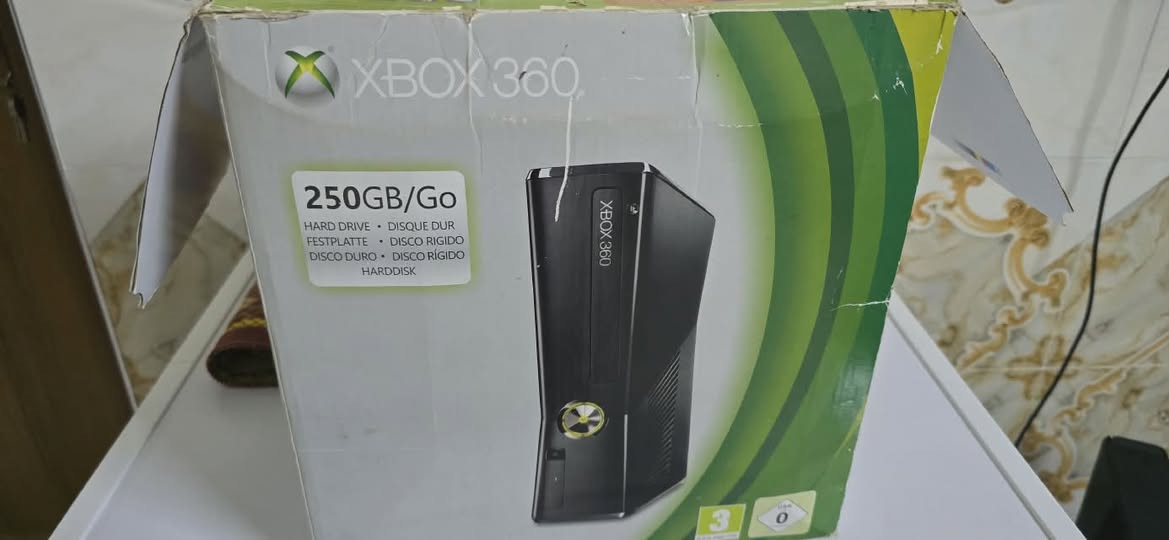 اكس بوكس 360 للبيع كامل مع ملحقاته 
هارد 250 كيكا
مع العاب خزن عدد 137
شغال ما بي اي عيب

عنوان كركوك روناكي قرب جامع ذي النورين 
***********
