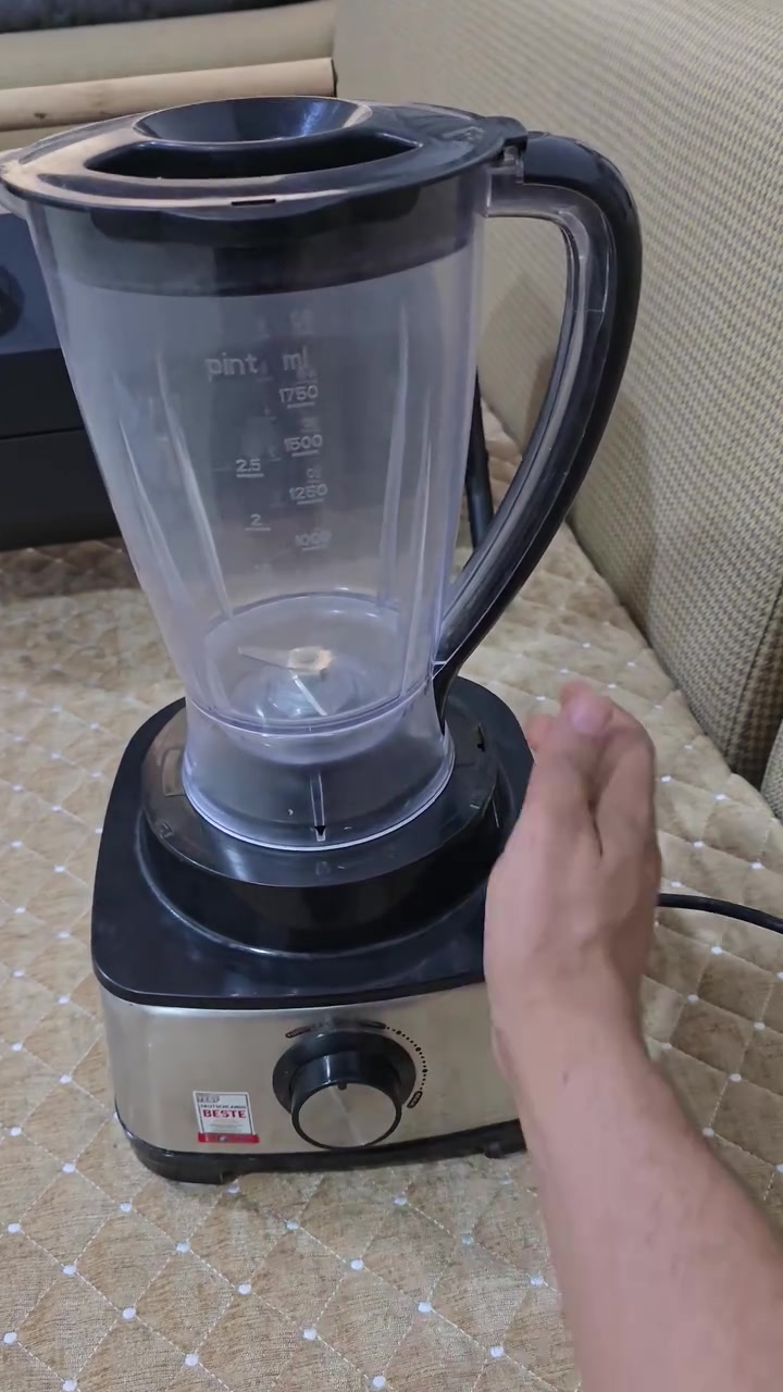 اول تم ١٠
خلاط امزون مستخدم شركة profi cook شغال بس بيه مشكلة باللسان مال الدولكة من تشكل يصير شغله ثكيل اعتقد لان ينضغط  زايد سعر الجديد ٣٥ الي يتمم الاول ب١٠


**إذا كنت صاحب هذا الإعلان وتريد حذفه لأي سبب، رجاءا أرسل رسالة إلى الدعم الفني**