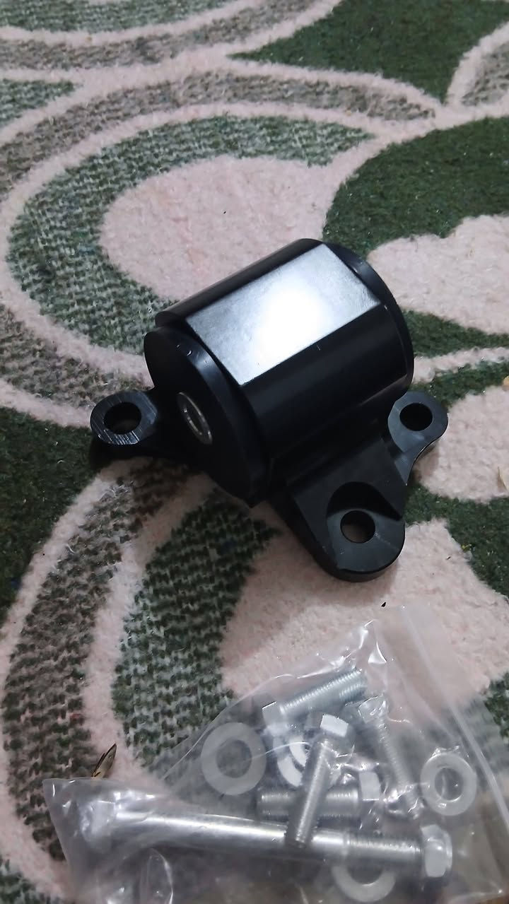 السلام عليكم طلعتلي غراض هوندا سيفك صدر امزون درجه اولى اصلي الاتصال على الرقم ***********  واتساب او ***********
