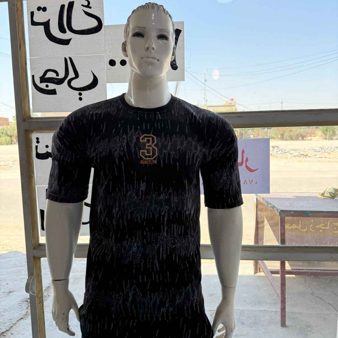 مليكانات استعمال قليل مع مجموعه ملابس جديدة للبيع 
للتواصل ***********
