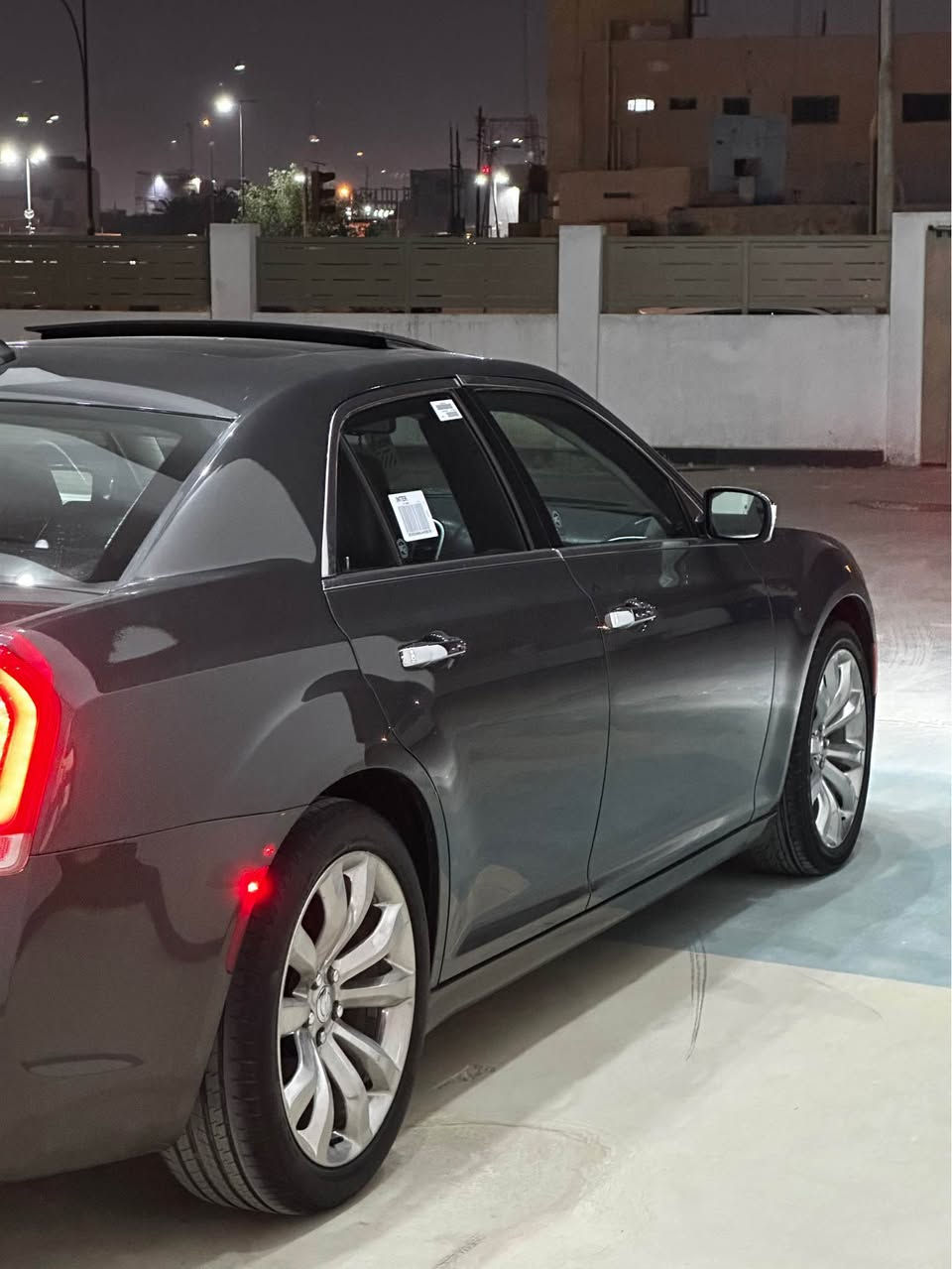 السلام عليكم 
كرايسلر اوباما C300
موديل 2020 اصل 
رقم بصرة انكليزي
مواصفات C 
فول مواصفات 
بنراما 
خزن ميموري 
ستيرن كهرباء
كشنات كهرباء
كشن تدفئة تبريد
ماشية 66 
حادث جاملغ امامي فقط بدون دواخل مبدل بلادي نفس اللون 
جاهزة مكينة كير حدادة تبريد 
عنوان البصرة الطويسة
ه/*********** البصرة, العراق
