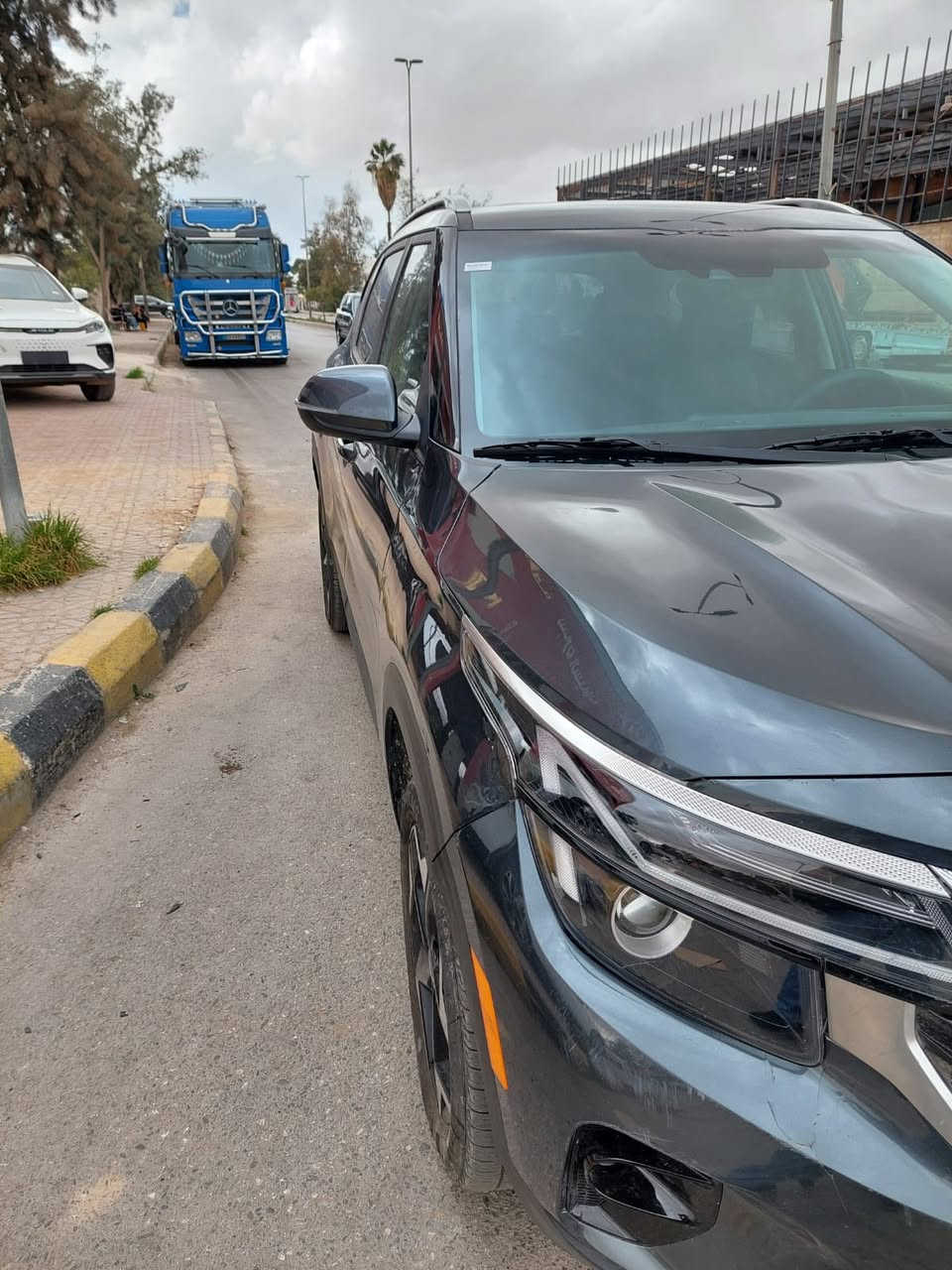 السلام عليكم للبيع كيا سلتوز موديل 2025 وارد أمريكي فقط جاملغ بارد بدون صبغ بدون تبديل حتى الدعاميات ليبل واحد ماشيه ١٧ ألف السياره فول بدون فتحه مكان السياره الأردن عمان المنطقه الحره ترهم حره وترهم شهداء (ملاحضه) السياره مصلحه كامله سعر مناسب للستفسار ***********
