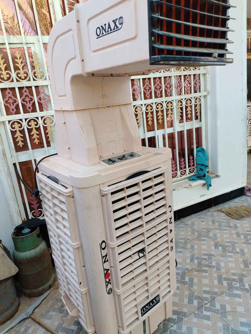 سلام عليكم مبرده ومكيف نضيفات جدن المكان الدبله ***********
