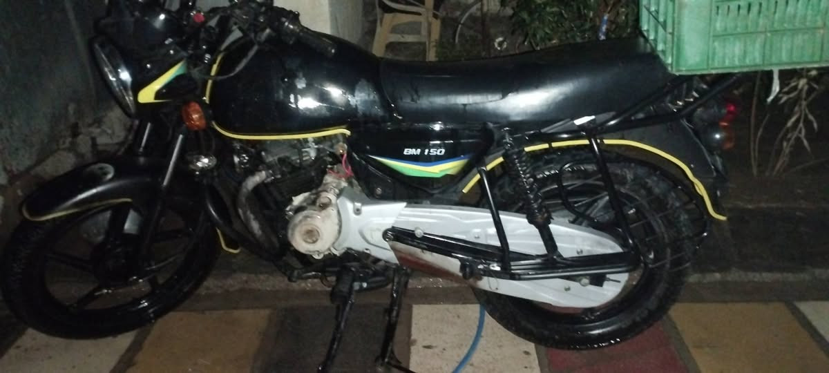 سلام عليكم بوكسر لبيع موديل 21 نضيفه مرقمه رقم و سنويه السعر واحد و تلثميه و الشراي بي خير ويدلل باقي التفاصيل *********** وخاص موجود
