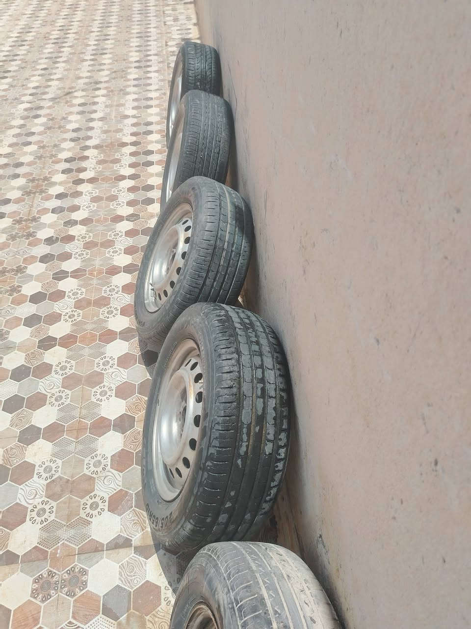 سلام عليكم تيرات لبيع مالت تيوات مكاني الناصريه الغراف تصال عل هذه ارقم ***********
