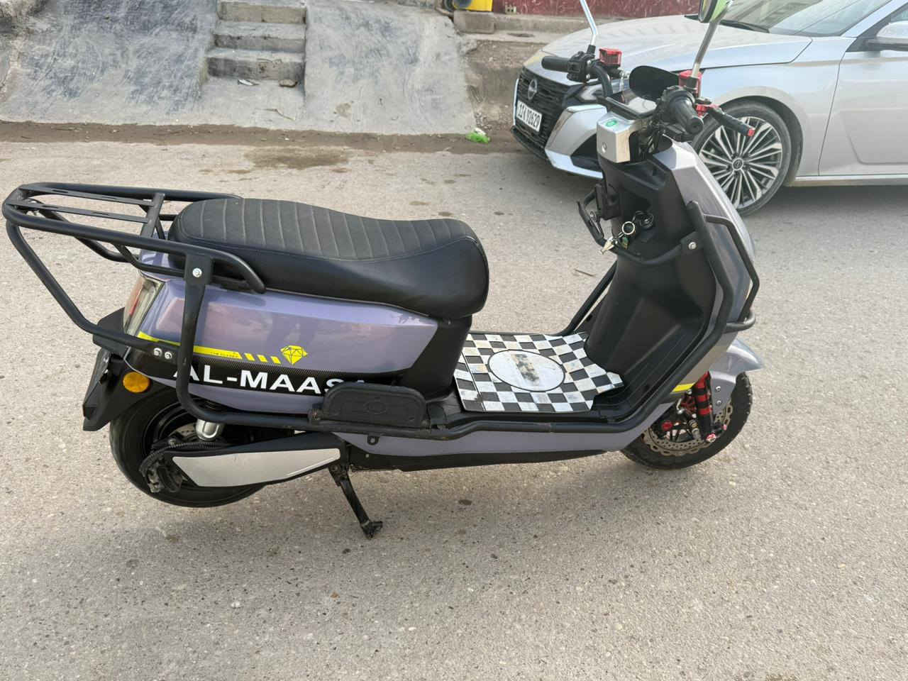 السلام عليكم ورحمه الله 
يتوفر دراجة شحن للبيع 
سكنس موديل 25 تشغيل عن بعد بصمة وكارت 
ومفتاح 6بطاريات فول عل فحص 
السعر.. 700وبي مجال. حك الجية 
للاستفسار الاتصال على الرقم 
***********اتصال وبي واتساب 
العنوان الفلوجة الجغيفي الثانية
