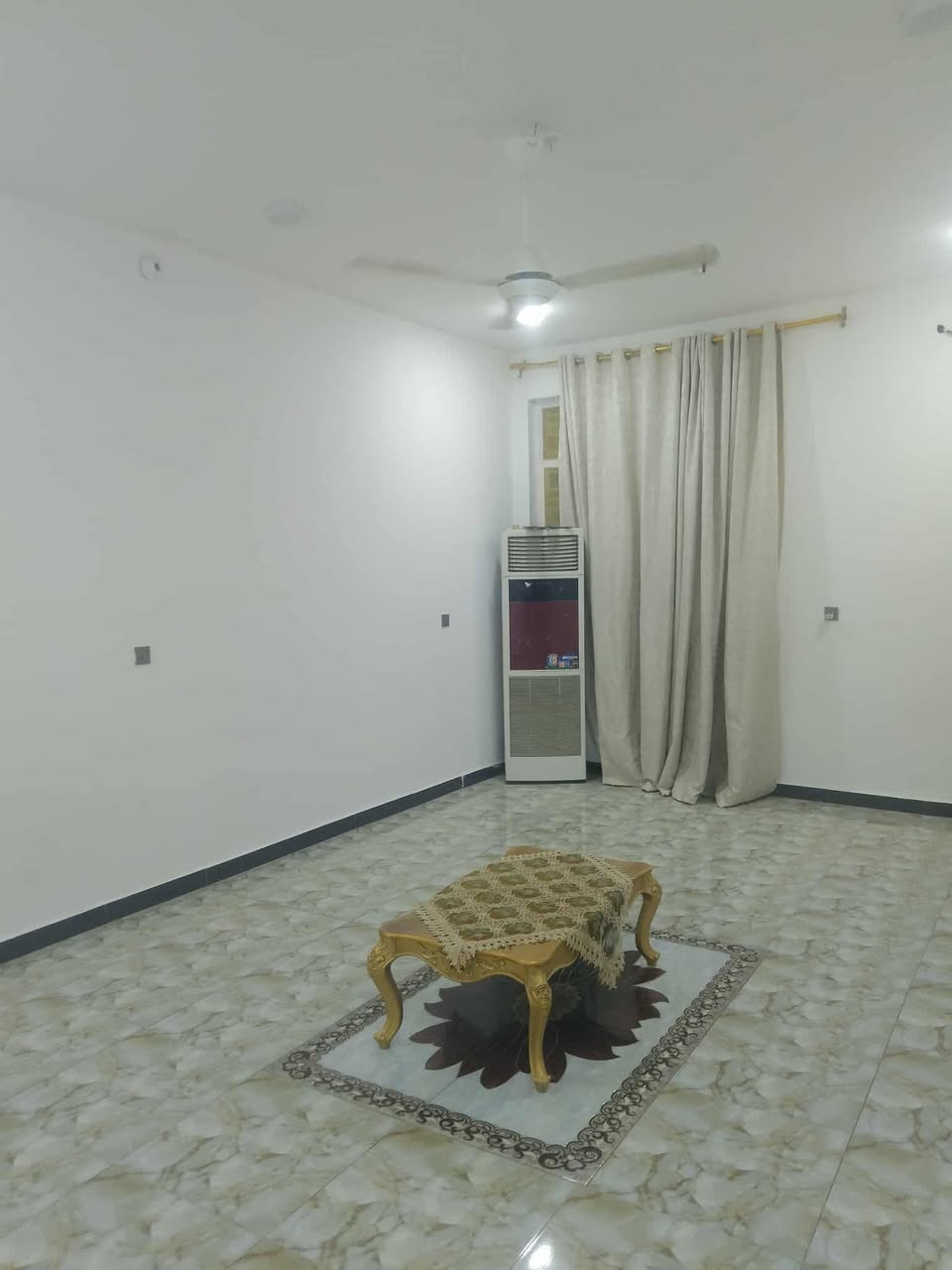 يالله دار للبيع حي لشرطه مساحته 200 مسلح خدمات كامله عالي عن لشارع بناء حديث / ***********
