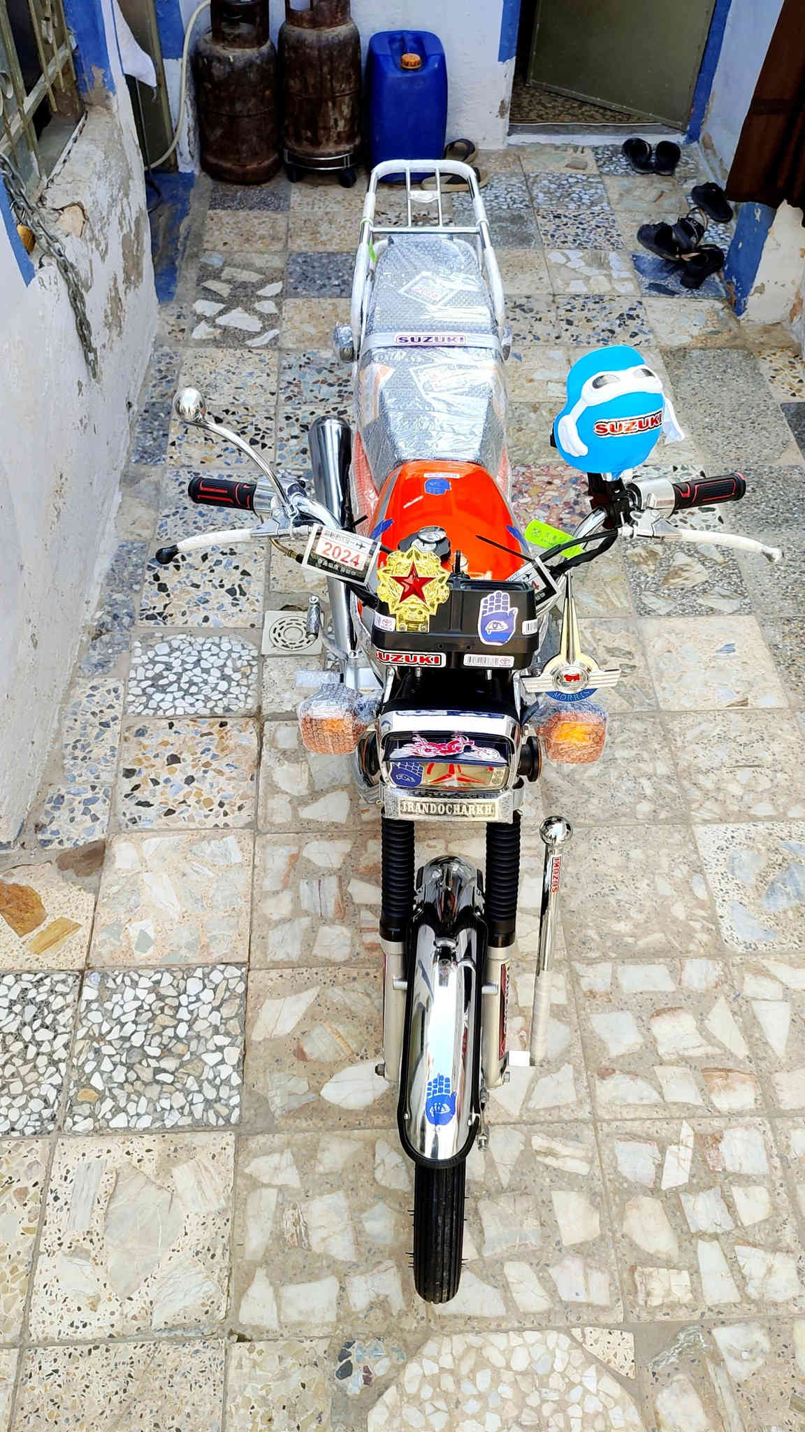 سلام عليكم دراجه ارشا موديل 2023 لون برتقالي صالنصه ام صوت فقط بستم ولباقي مكفول دراجه جديده سعر 875 اوراق اصولي وكيله العارضي مكاني نجف رقم ***********
