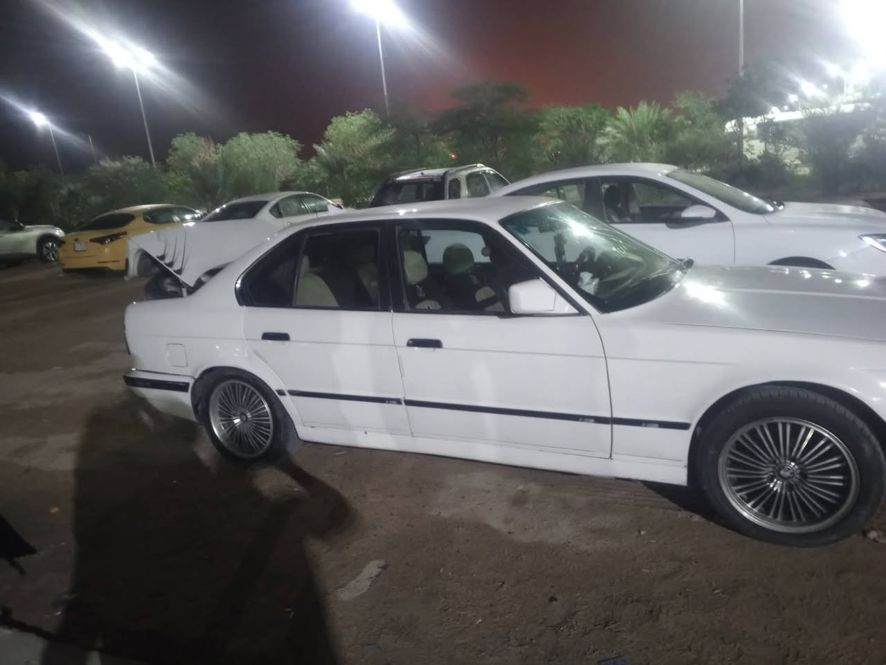 السلام عليكم اخوان بيام 525اصل بل سنويه سياره جهزه من كل النواحي مكينه صاله 20من شاده حداديه جديده تخم تاير جديد تبريد تدفاه كله شغال مابيه نقص 
شرط تريد تحويل تريد وكاله مكان ناصريه السعر اتصل وبيك خير ودلل بس المو شراي لا يدخل خاص ويسال رحمه الموتاكم مكان ناصريه مركز *********** وتساب موجود
