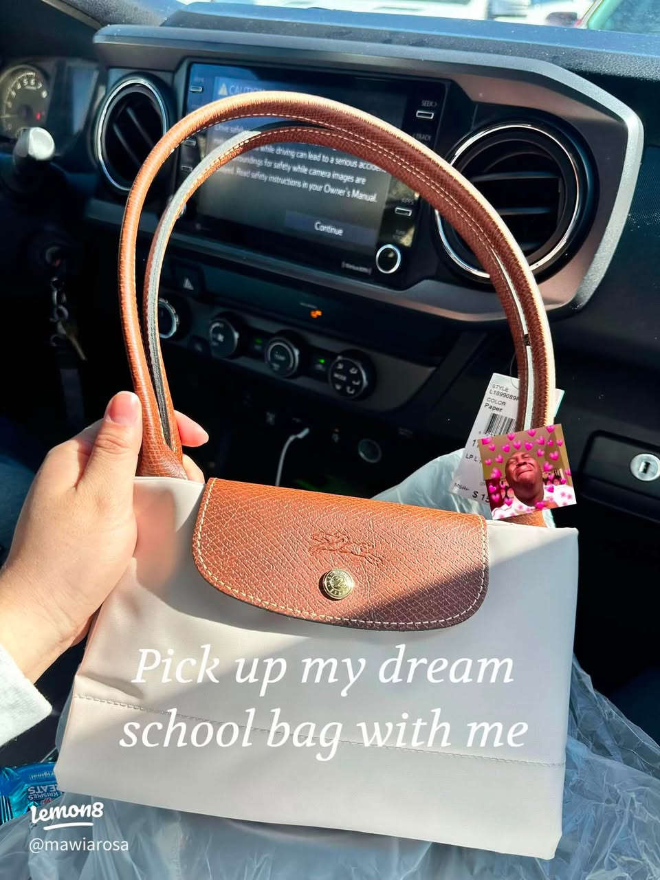 حقيبة 👜 نسائية فخمة وأنيقة من ماركة Longchamp الأصلية الفرنسية 🇫🇷 ✨

تصميم فرنسي راقٍ  يجمع بين القماش المتين والجلد الروسي الطبيعي الفاخر، خفيفة وعملية ومثالية للاستخدام اليومي أو السفرات .

✴️ متوفر ابيض وأسود 

◽️ جودة عالية
◽️ تصميم كلاسيكي راقٍ
◽️ مريحة وخفيفة بالحمل
◽️ممكن استخدامها كحقيبة صغيرة او كبيرة 

☑️القياس 
في حال الحجم الكامل 
الارتفاع 30cm
العرض 28cm

للاستفسار خاص 📩
توصيل متوفر 🚚

#لونشامب #Longchamp #جنطة_نسائية #جنط #موضة #ستايل #أناقة #جنط_فخم #جنط_ماركات #جنط_يد #اوتفيت #كلاسيك #ترند #بنات #تسوق #العراق


**إذا كنت صاحب هذا الإعلان وتريد حذفه لأي سبب، رجاءا أرسل رسالة إلى الدعم الفني**