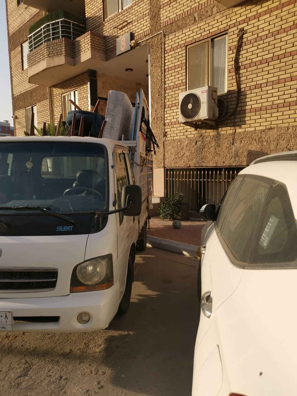 لنقل الاثاث العام***********
 السلام عليكم زبائننا الكرام
لاتفكر نحن في خدمتك
لنقل الاثاث العام 🏣 كادر متخصص من سياره كبيره هينو وسياره صغيره كيا 🚛🚛 وعمال متخصصه بنقل الاثاث👨‍🔧👨‍🔧ونجار لفتح الغرف والشد 🧿عراقي🇮🇶🧿تركي🇹🇷🧿ماليزي🇹🇷🧿 و🤴.. اتصل والباقي علينا..
