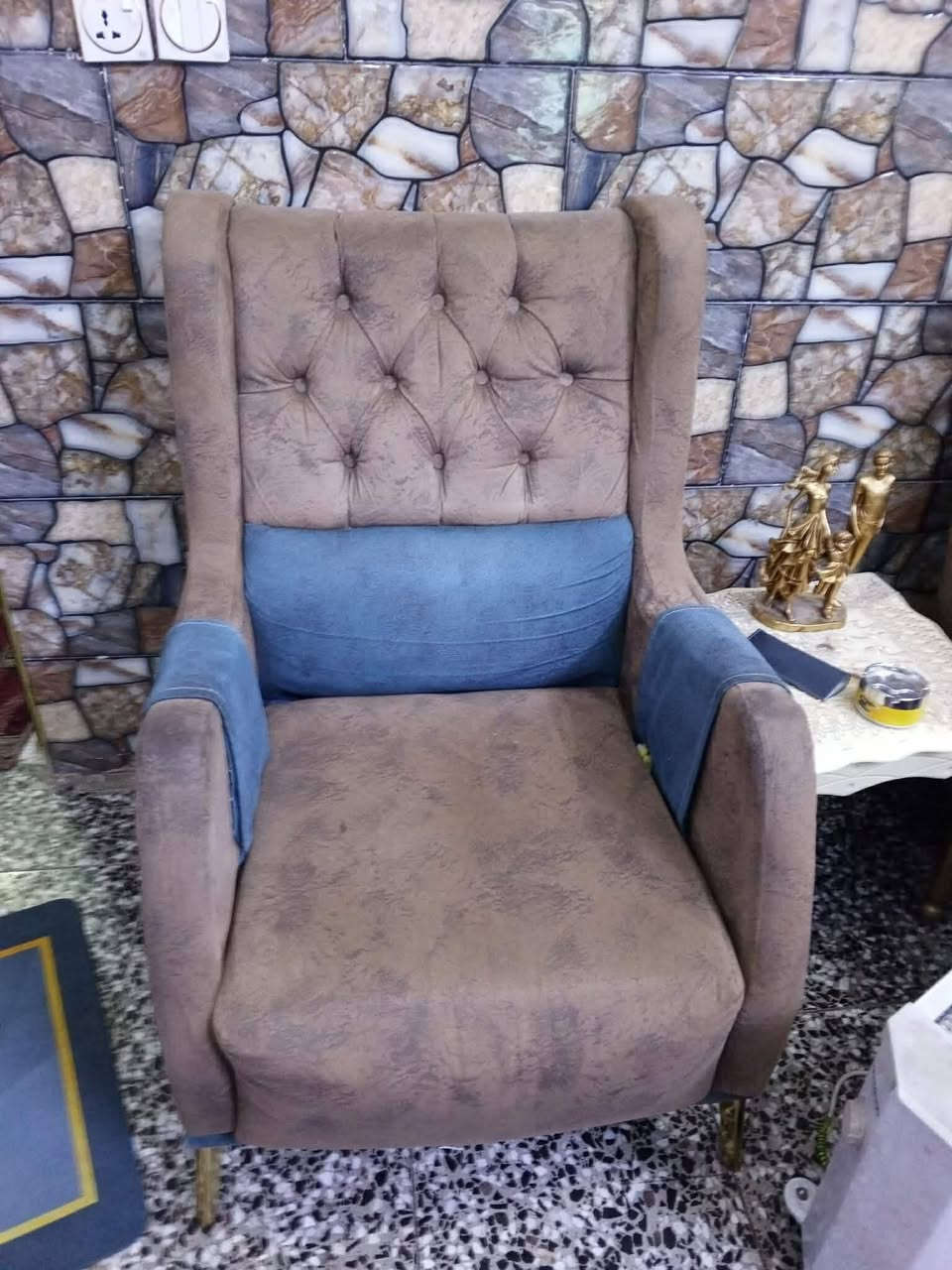 #غراض_للبيع📌👇🏻
تخم تسكام عراقي (٦) مقاعد مع الكوشات + براد حار وبارد ويا بطلين فارغات + زولية قياس ٣ في ٤ مثل الصور👍🏻
العنوان #بغداد_الزعفرانية_يم_عمارات_سعيدة📍
للمزيد مراسلتي✅


**إذا كنت صاحب هذا الإعلان وتريد حذفه لأي سبب، رجاءا أرسل رسالة إلى الدعم الفني**