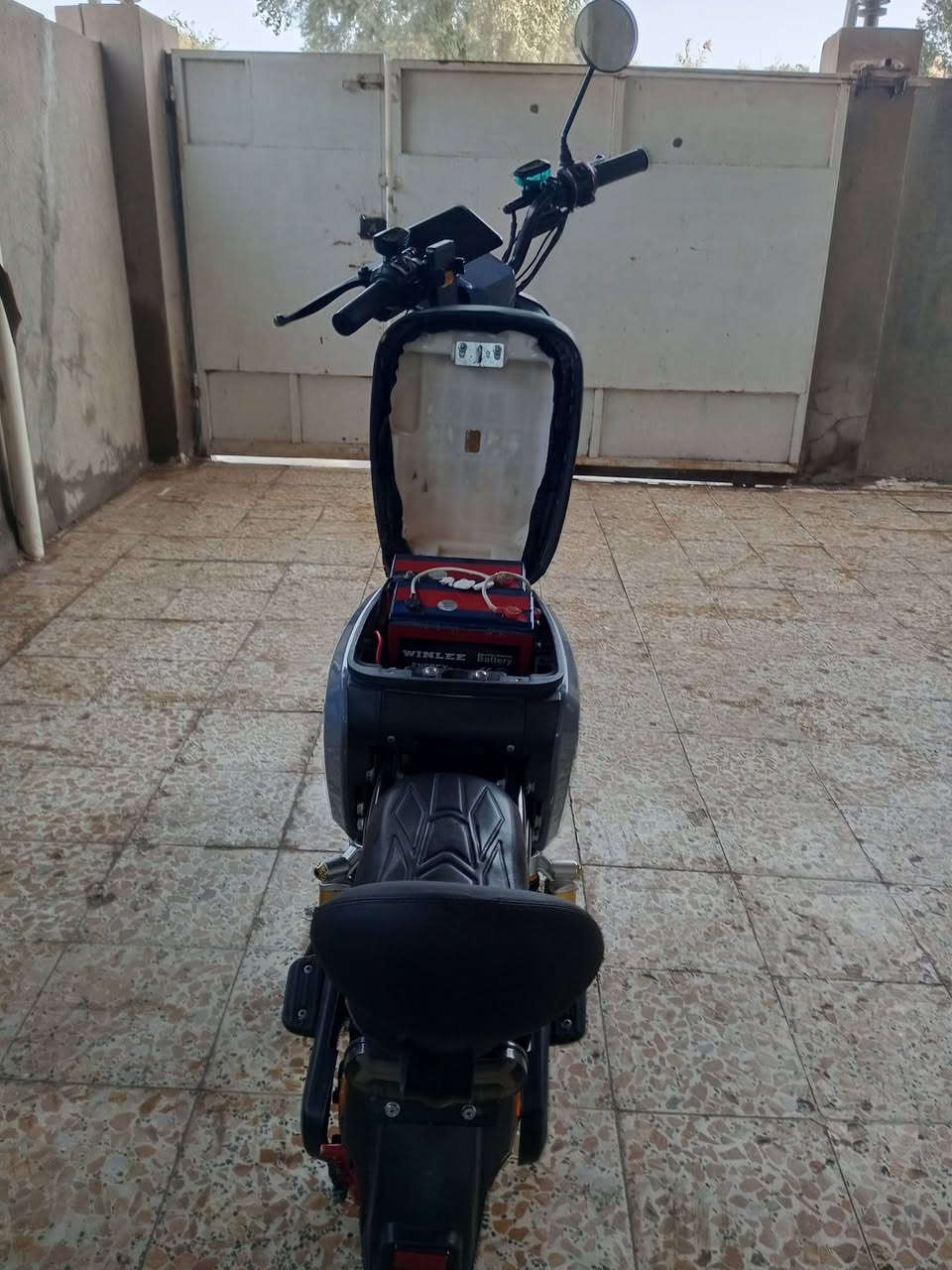 دراجه شحن R9 موديل 25 فول مواصفات
الدراجه نضيفه شوفت عينك 
5 بطاريه دبل 
شاحنه رقميه 
كلشي شغال نشرات واضويه 
السعر520 وبي مجال حسب الجيه 
مكاني بابل الاسكندريه تواصل ***********
