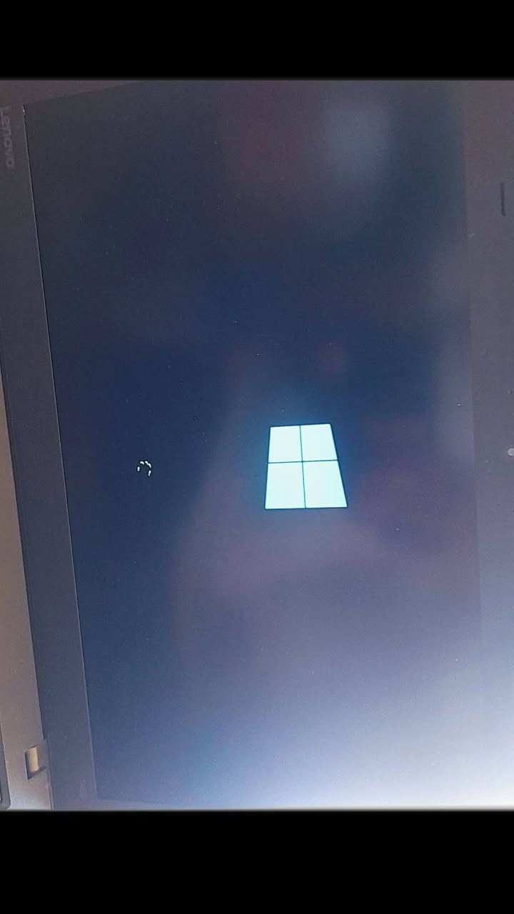 لاب توب لينوفا Core i5 Rm 8    Hard500 بطاريه ساعه ونصف شاحن اصلي للبيع بسعر 175000 الف العنوان العبيدي رقم الموبايل ***********
