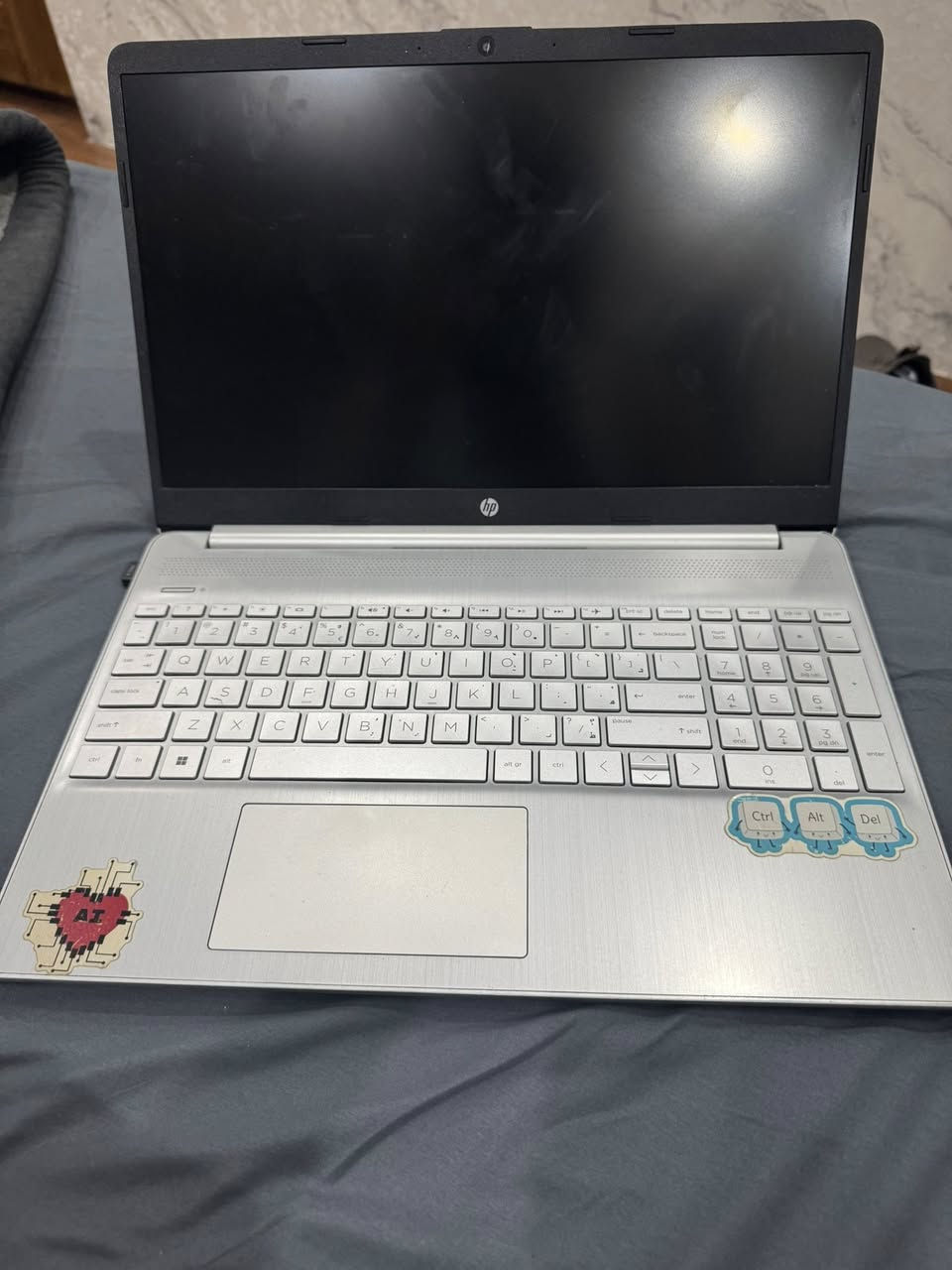 💻🔥 للبيع لابتوب Gaming 🔥💻
لابتوب HP 15-FD0458 I5-1255U 8GB 512GB 15.6 فضي

الحالة: (استعمال خفيف)

⚙️ المواصفات:
- CPU: Core i5 12u (جيل وأداء قوي)
- GPU: داخلي 🎮
- RAM: (8)
- SSD: 512GB سريع ⚡

🔥 يشغل ألعاب ثقيلة مثل PUBG / Warzone / GTA  
🔥 مناسب مونتاج + تصميم + شغل ثقيل  
🔥 تبريد قوي من سلسلة TUF

💰 السعر: (500الف)بي مجال 
📍 الموقع: (بغداد/حي القاهرة )
📞 التواصل: (***********)

اللي جاد يراسل
