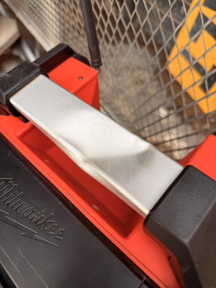 ب120$ فارغ
سماعة سبيكر ميلوكي 
هي سماعة وهي شاحنة 
تشتغل شحن وتشتغل كهرباء 110 
مستعمل نظافة 90 
بيها هاي طعجه بليده 
عنوان كرادة داخل قرب تقاطع الاورزدي 
للاستسفار خاص او واتساب


**إذا كنت صاحب هذا الإعلان وتريد حذفه لأي سبب، رجاءا أرسل رسالة إلى الدعم الفني**