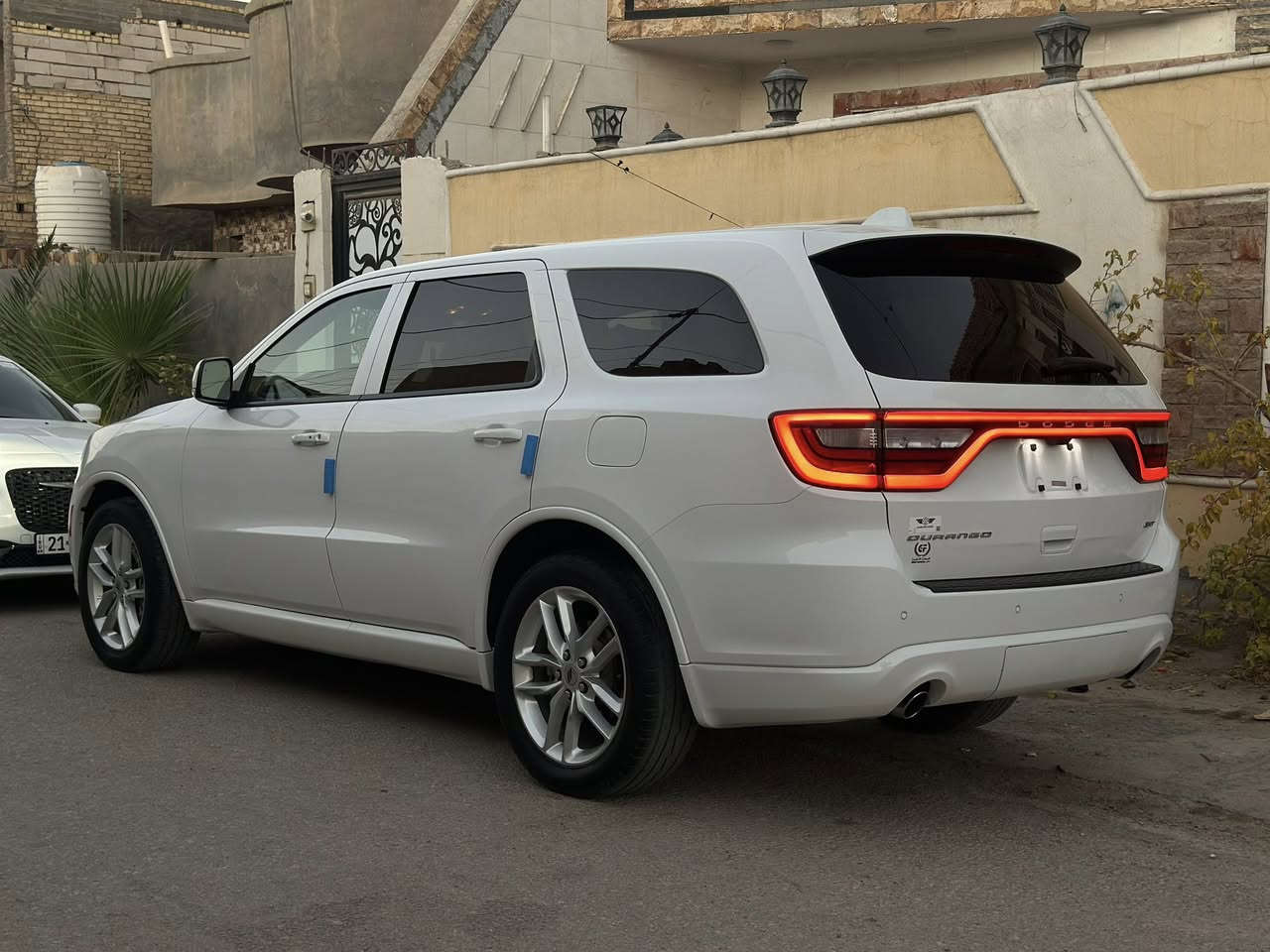 نوع السياره - دوج دورنگو -Dodge Durango 🚙
الموديل - 2022 / Mode -2022 🕴️
بدوم رقم ———
الفئه - GT. PLUS 🧾
نوع الدفع -  Axel back 🔙 دفع خلفي
الاستيراد - America🇺🇸
حجم المحرك - 3600c
عدد الركاب - 7 راكب 💺
# المواصفات 
-رادار امامي 
-رادار خلفي 
-رادار جانبي 
-حساس خلفي امامي 
-صندوك جنطه شفط 
-تحكم مقود جهتين 
-كشن ذاكره .ميموري 
-كشن جلد مخمل 
-كشن تبرد + تدفئه 
-تحديد مسار 
-تحكم وضعيات كشن 
-عدد انظمة القياده 4 
-اشاير مري جانبي 
-نقطه عمياء تحذير 
-كامره دوار 
-شاشه كبير 
-توقف ذاتي 
* بدون تبديل بدون ارباك 
#السعر 267$ وبيها مجال
للاستفسار ***********

