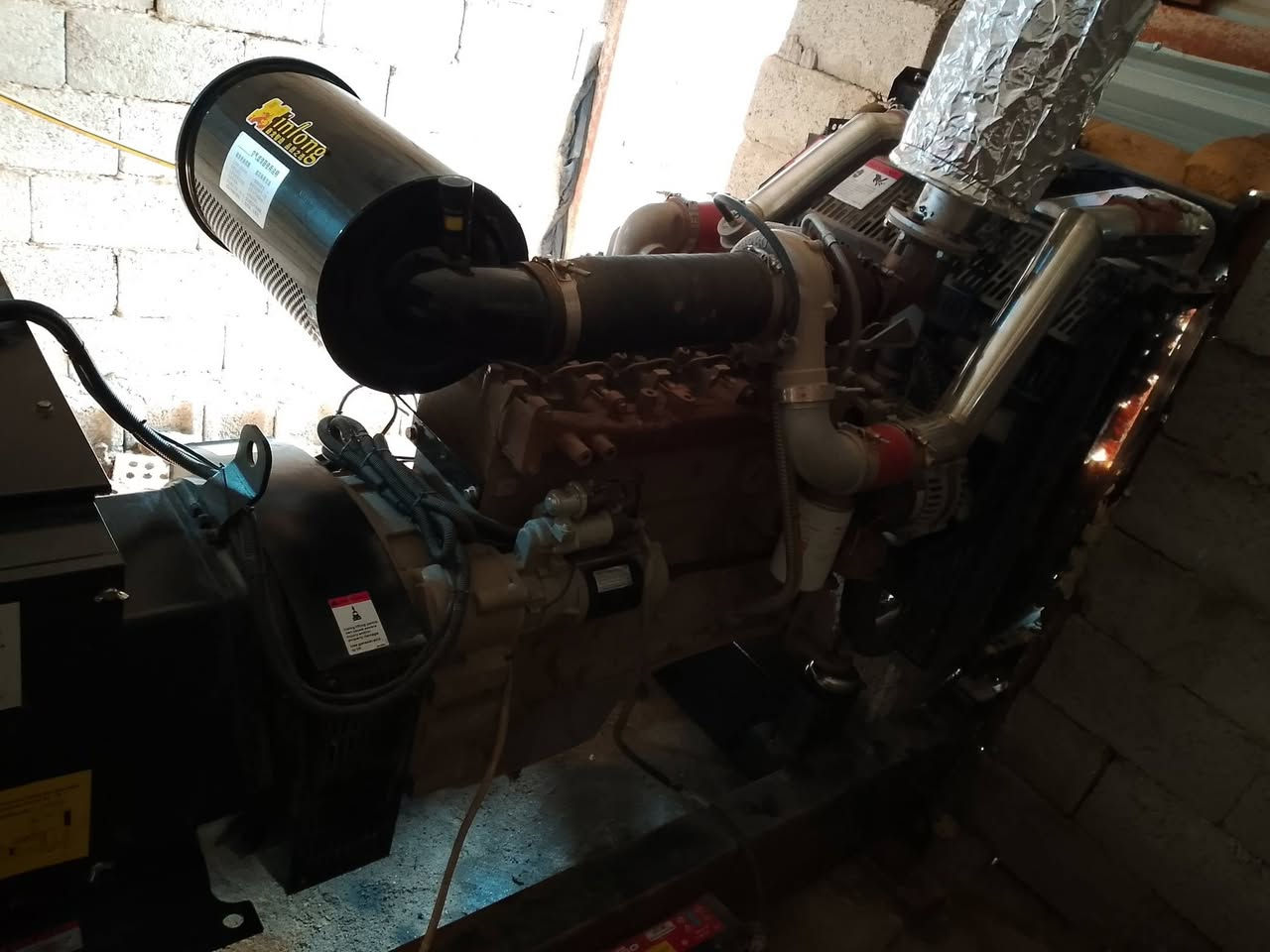 للبيع مولد كمنز سته سلندر راس توليد 150كيڤي ستان فورد مولد اخذته زيرو شغلته قليل فول حساسات بصمه شاشه للتواصل ***********
